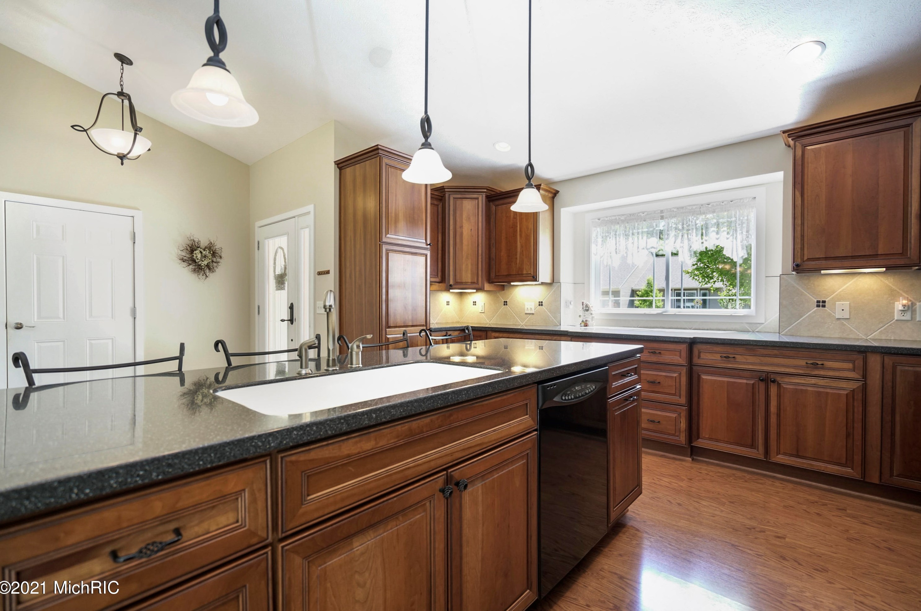 3682 Creekside Dr, Dorr MI 49323-9094 exterior