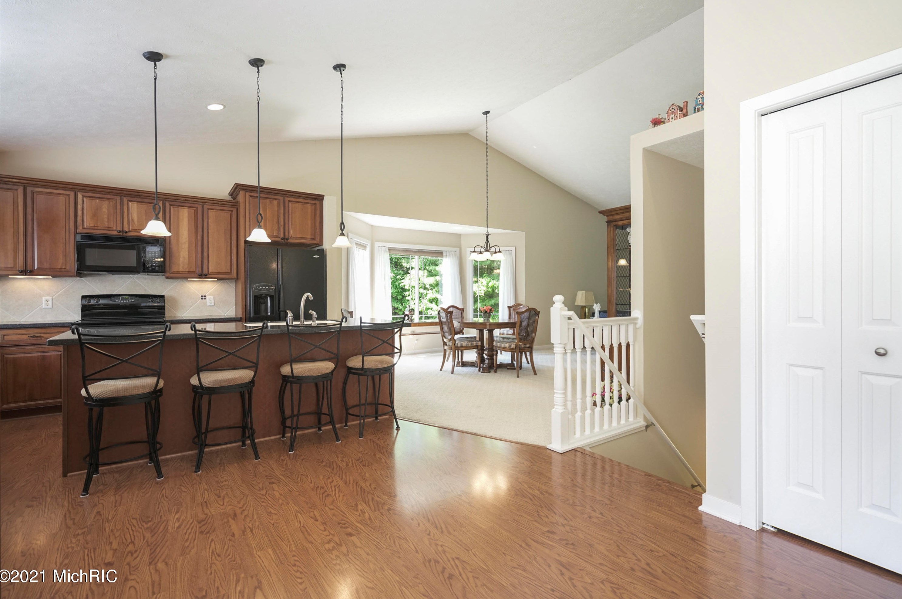 3682 Creekside Dr, Dorr MI 49323-9094 exterior