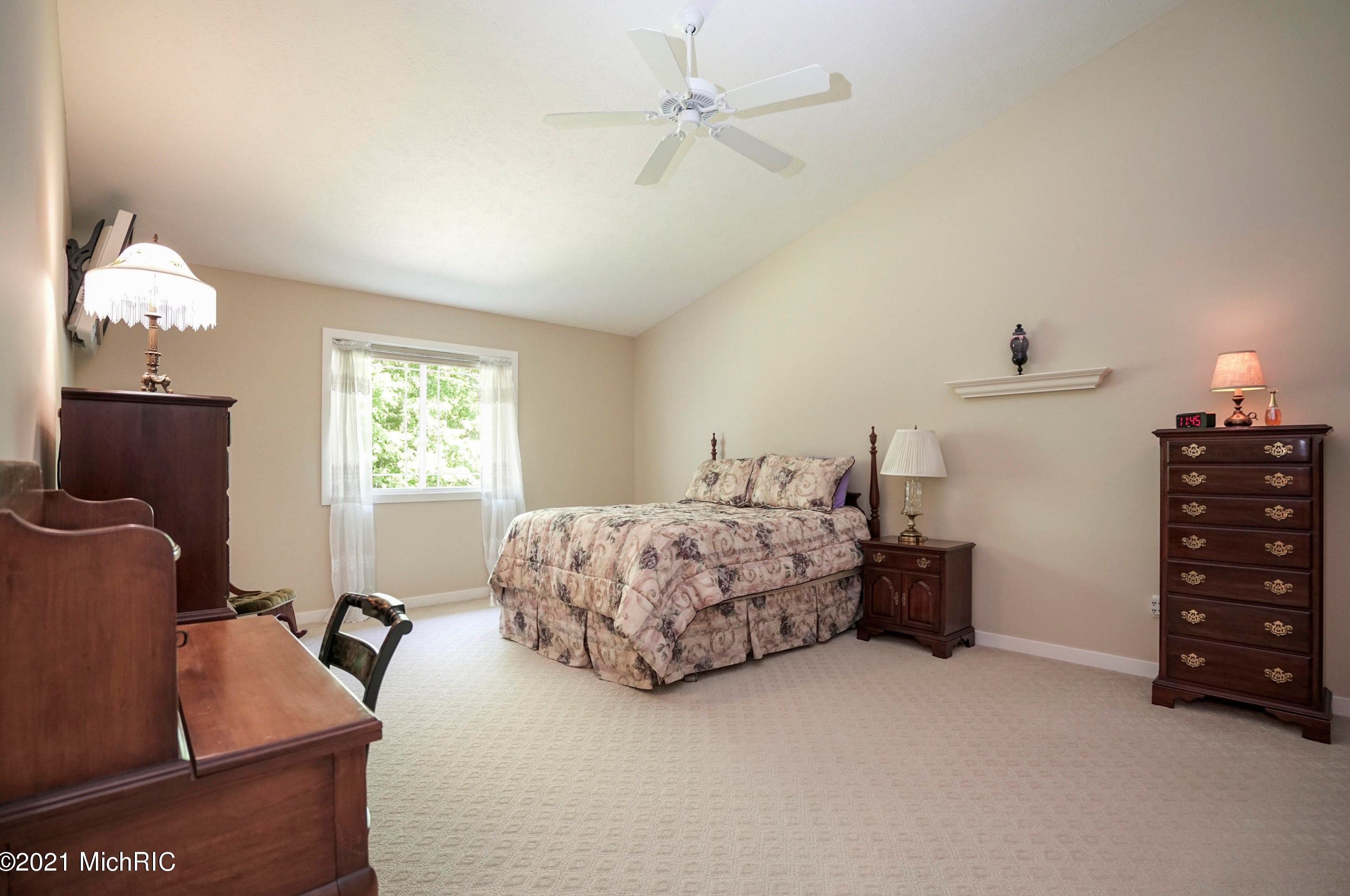 3682 Creekside Dr, Dorr MI 49323-9094 exterior