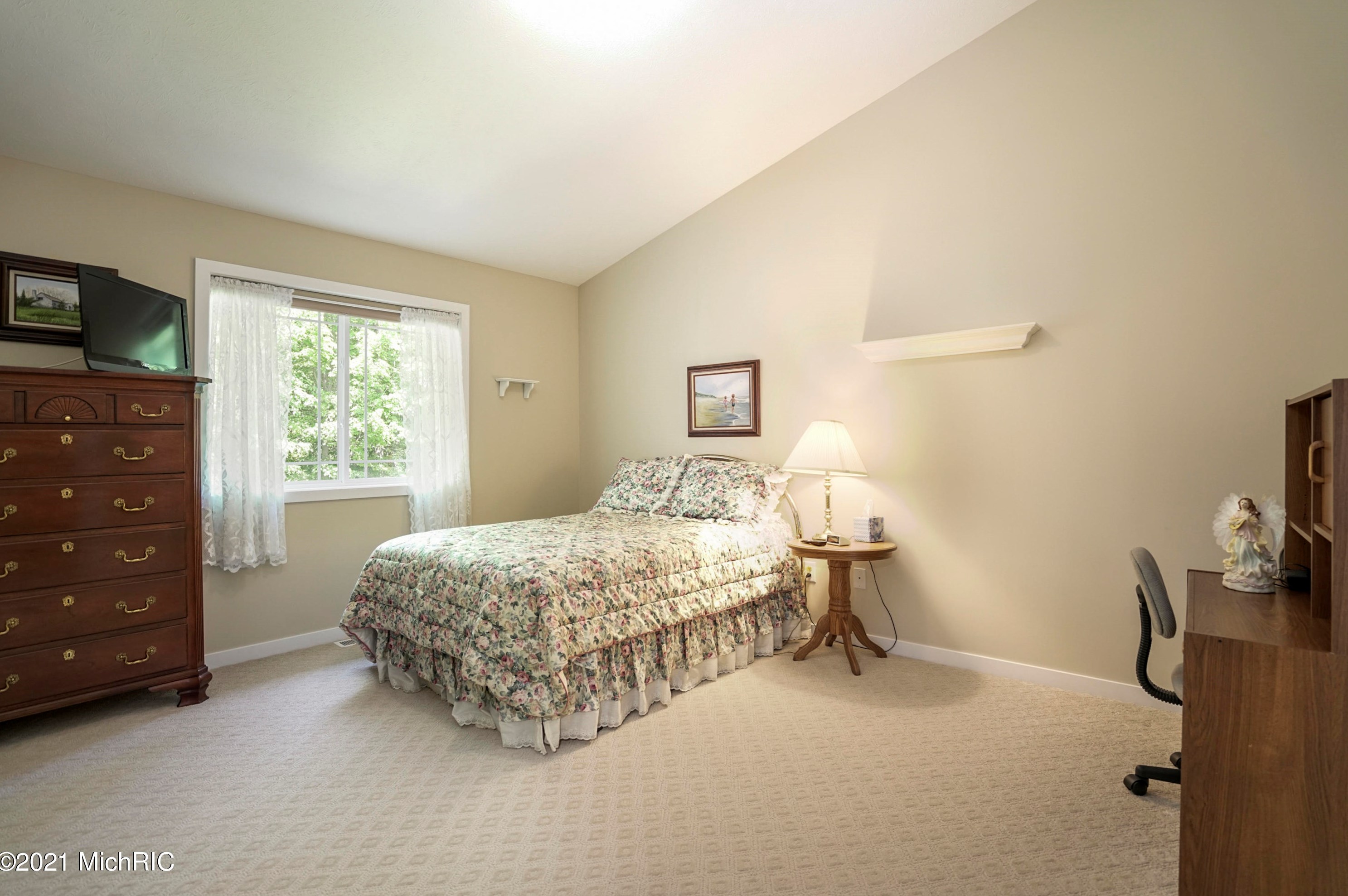 3682 Creekside Dr, Dorr MI 49323-9094 exterior