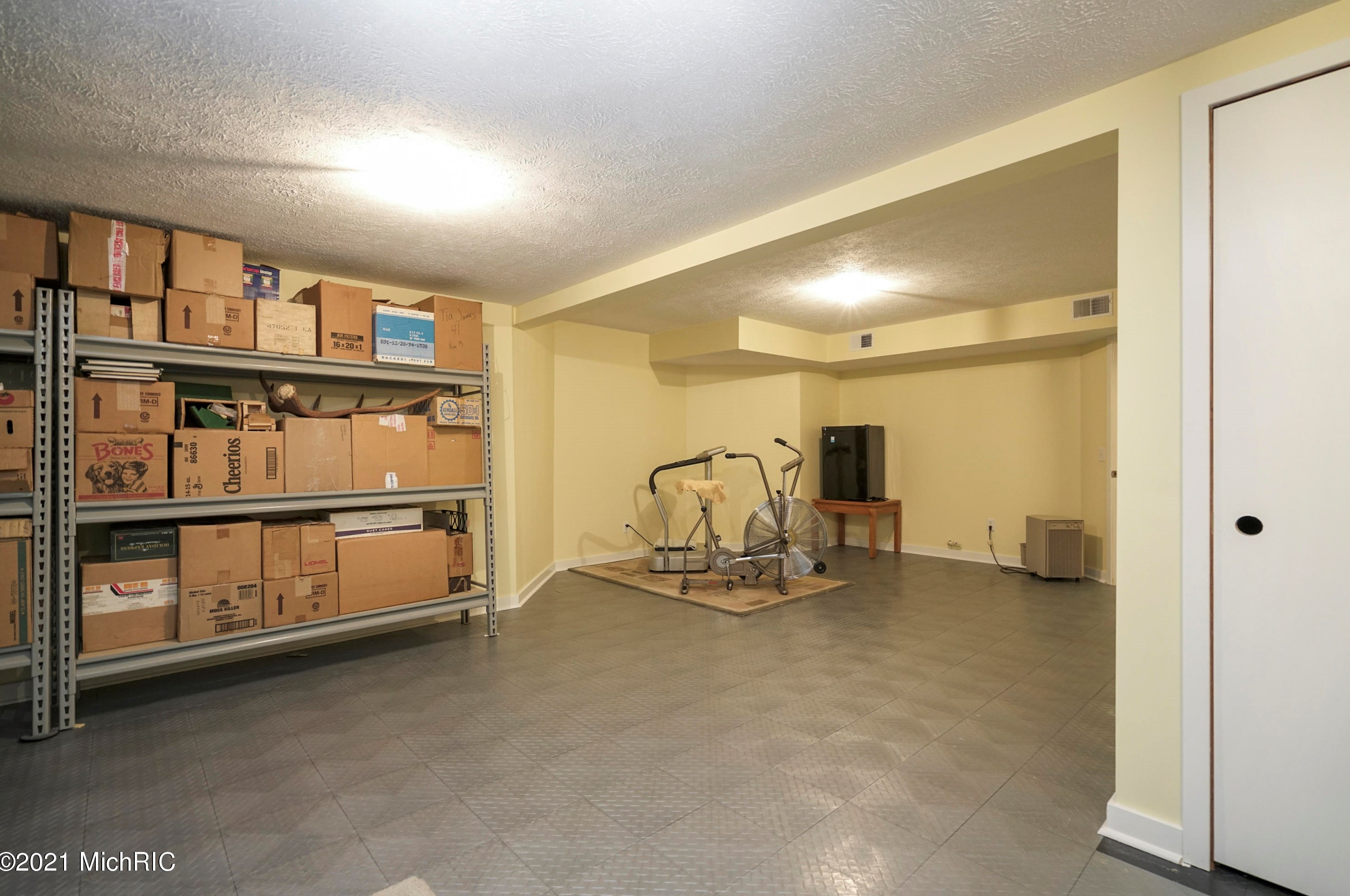 3682 Creekside Dr, Dorr MI 49323-9094 exterior