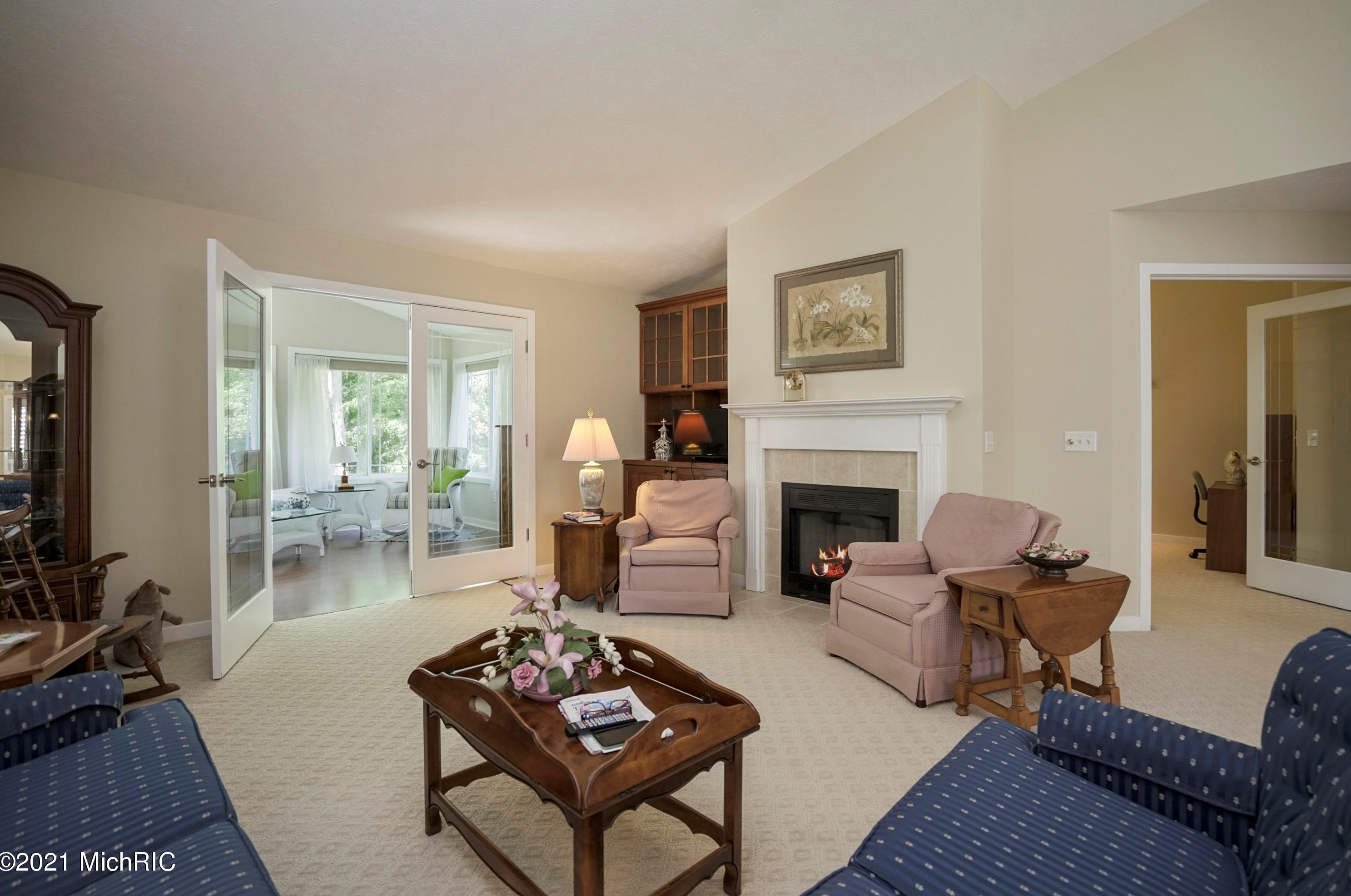 3682 Creekside Dr, Dorr MI 49323-9094 exterior