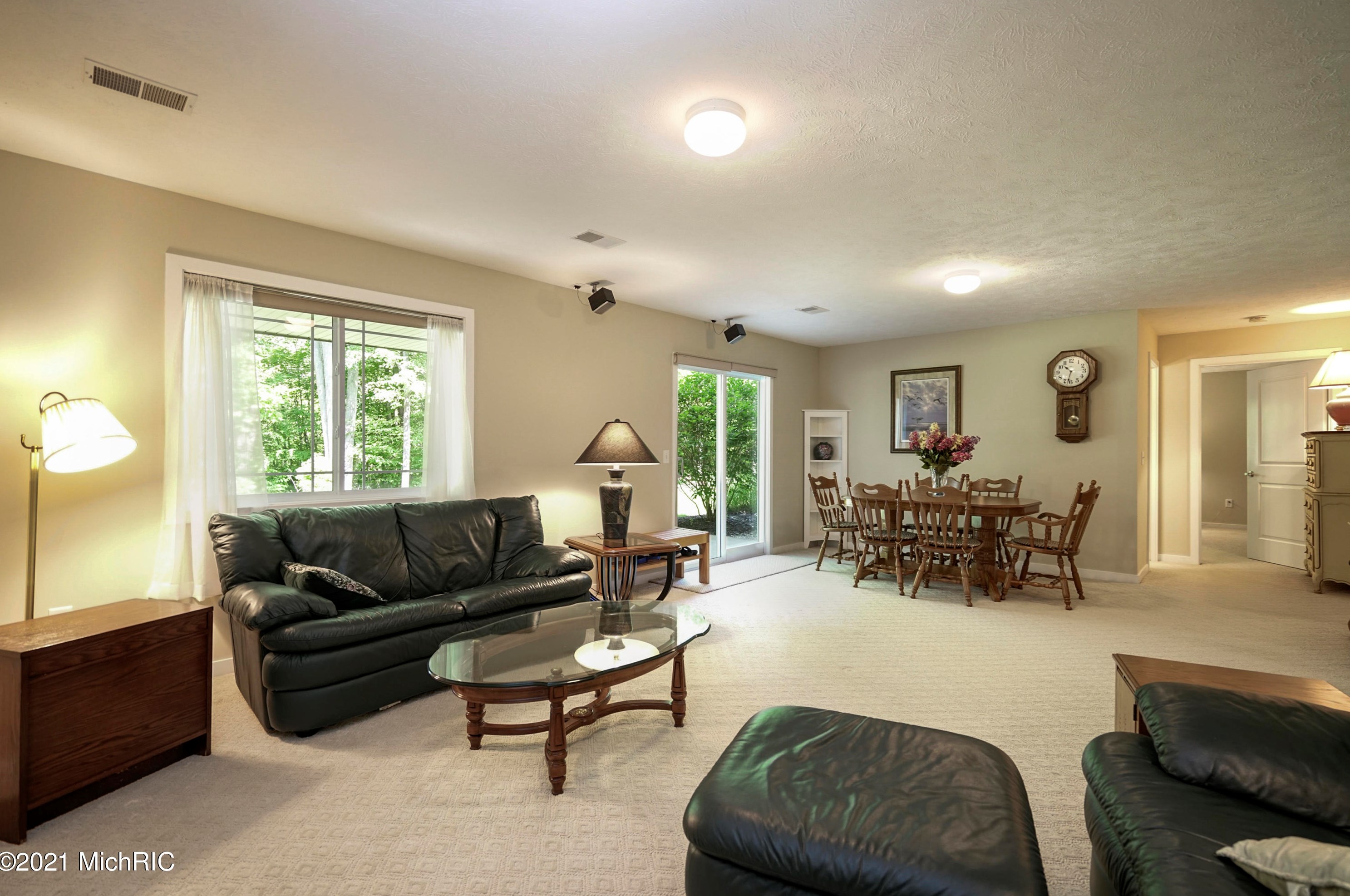 3682 Creekside Dr, Dorr MI 49323-9094 exterior