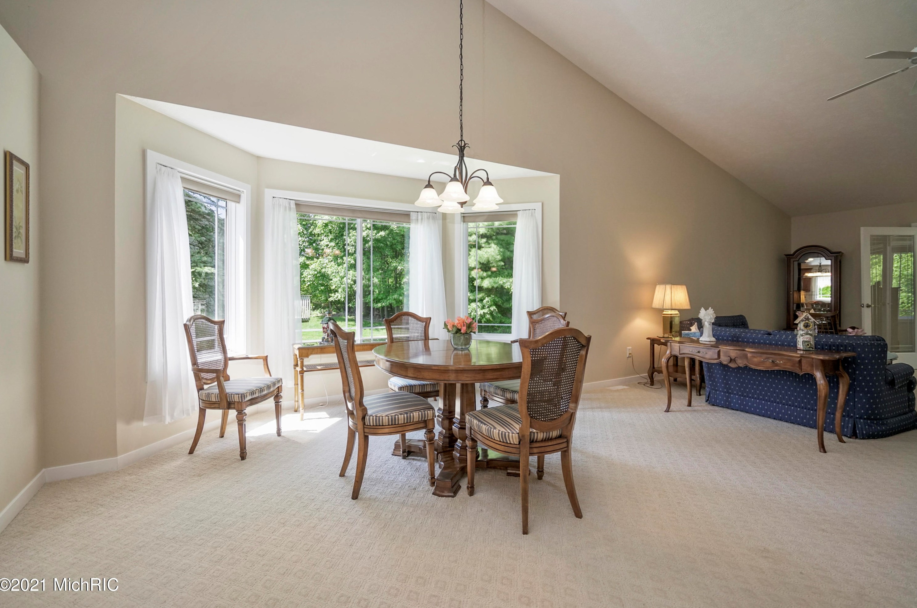 3682 Creekside Dr, Dorr MI 49323-9094 exterior