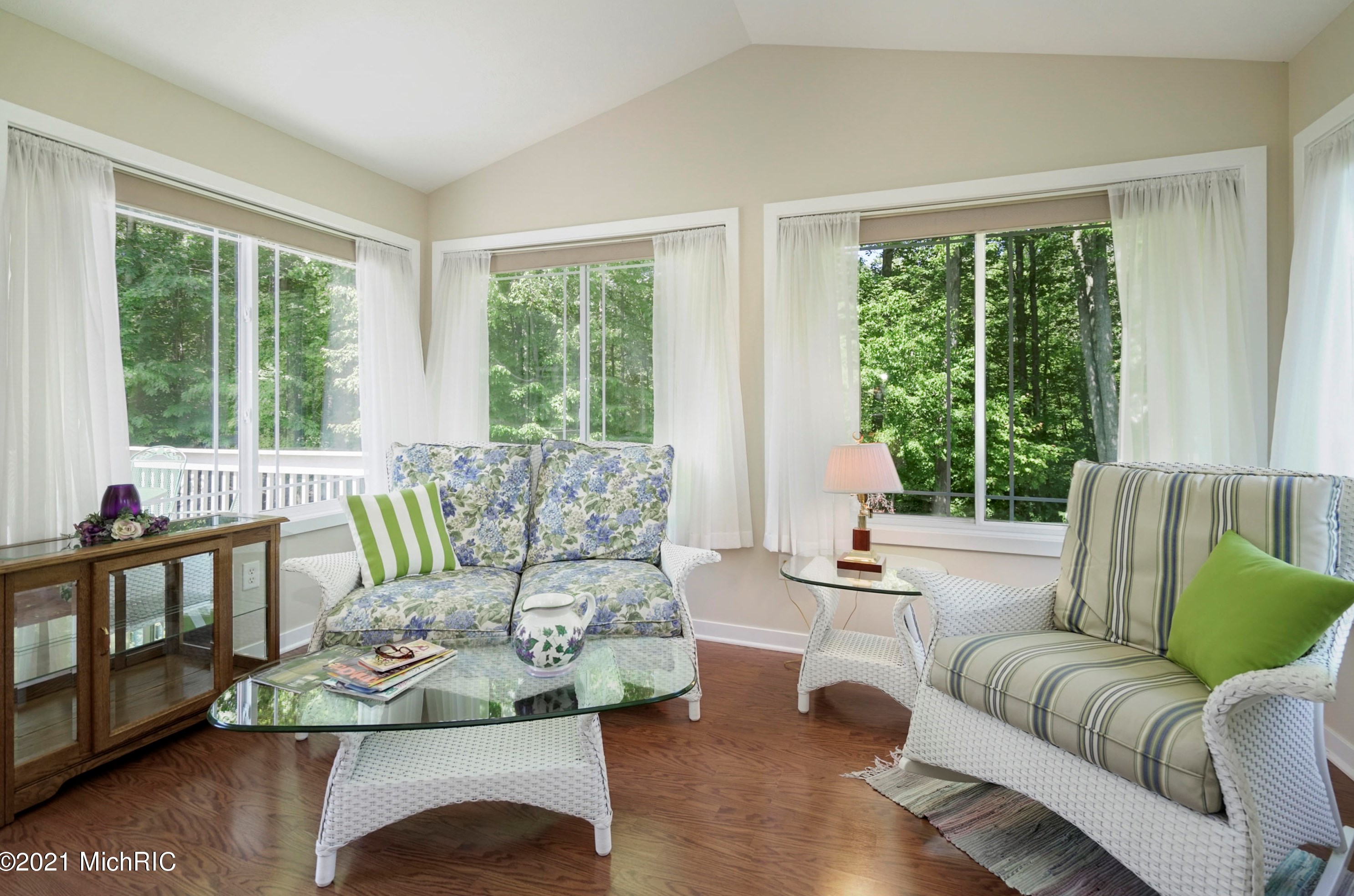 3682 Creekside Dr, Dorr MI 49323-9094 exterior