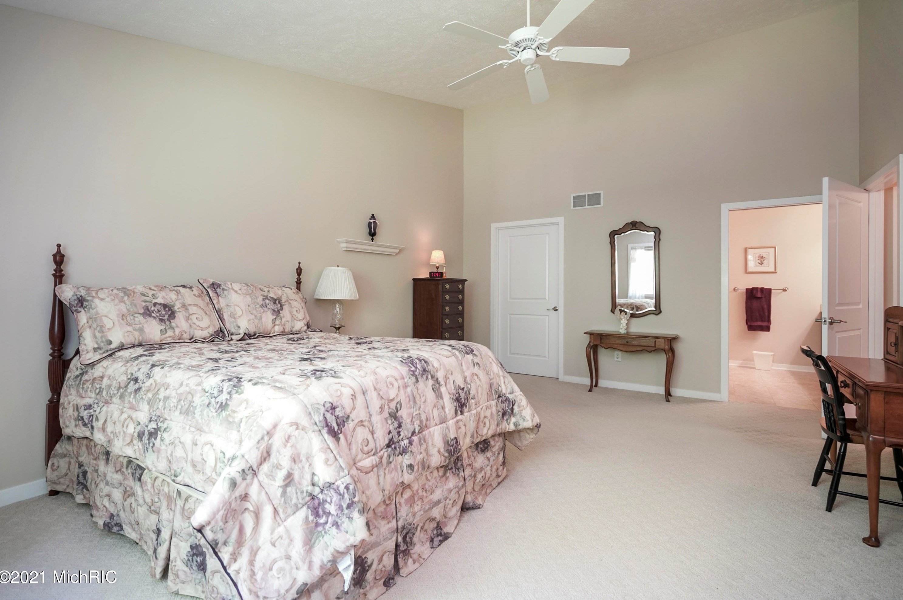 3682 Creekside Dr, Dorr MI 49323-9094 exterior