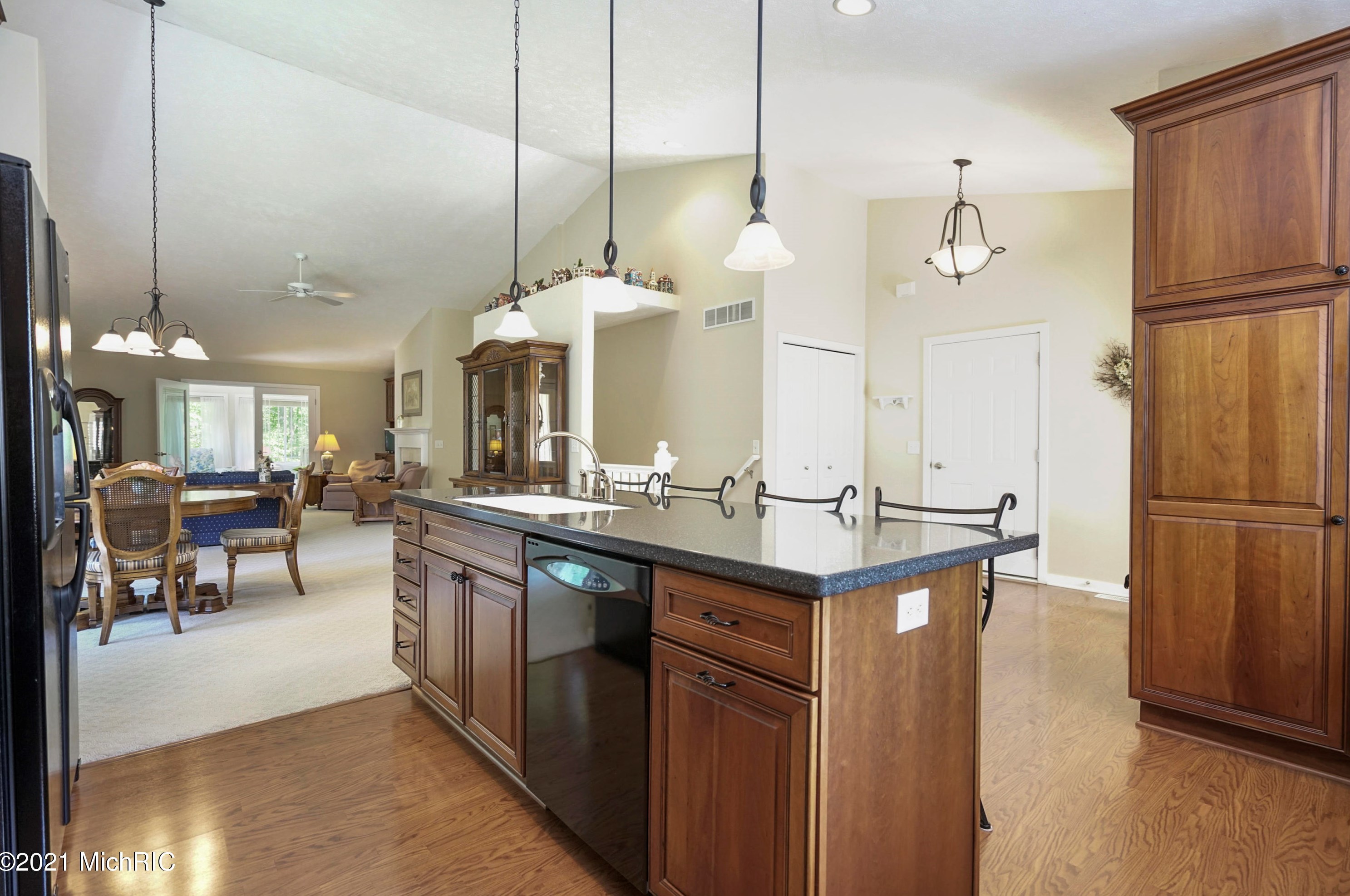 3682 Creekside Dr, Dorr MI 49323-9094 exterior