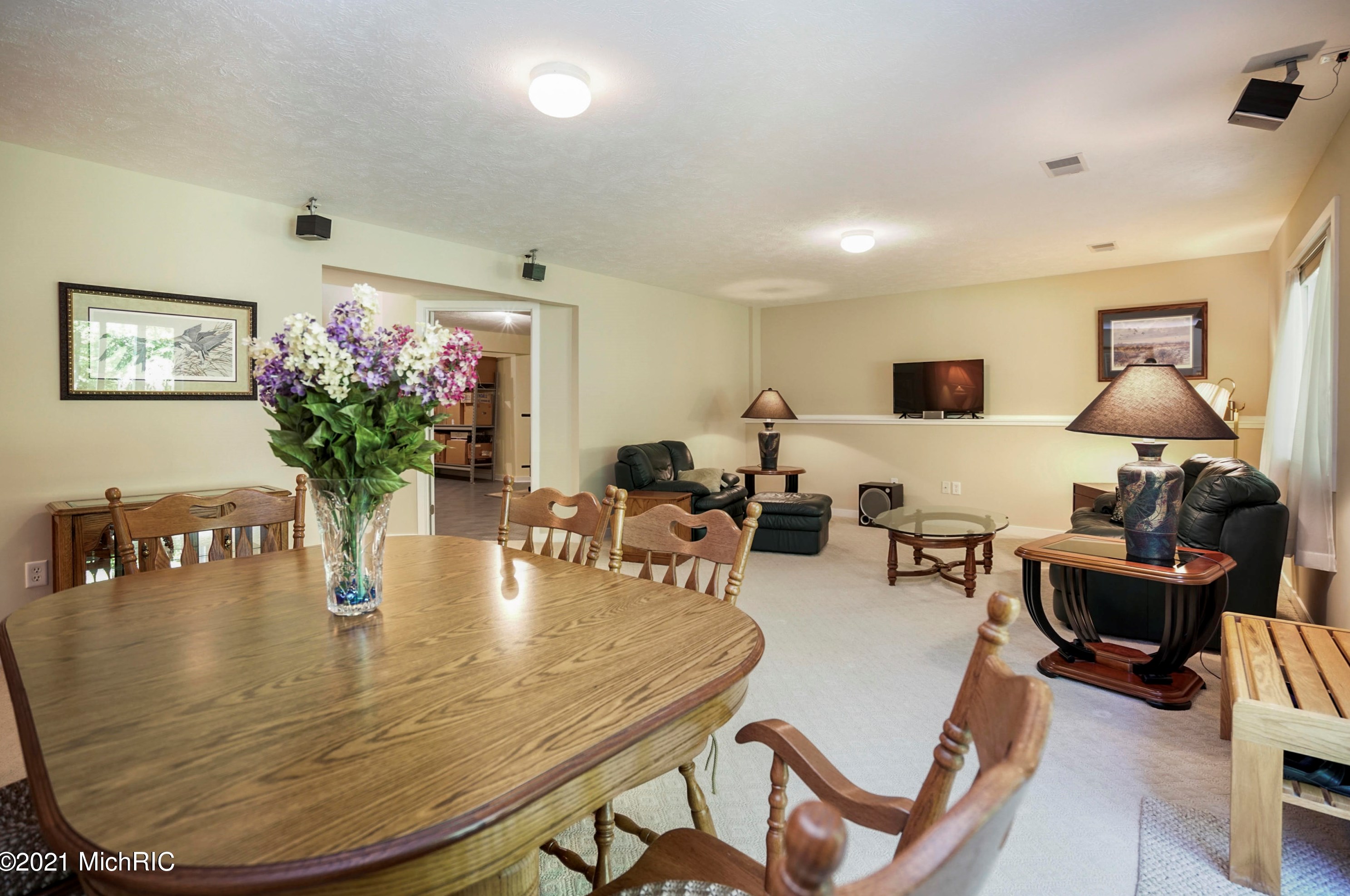 3682 Creekside Dr, Dorr MI 49323-9094 exterior