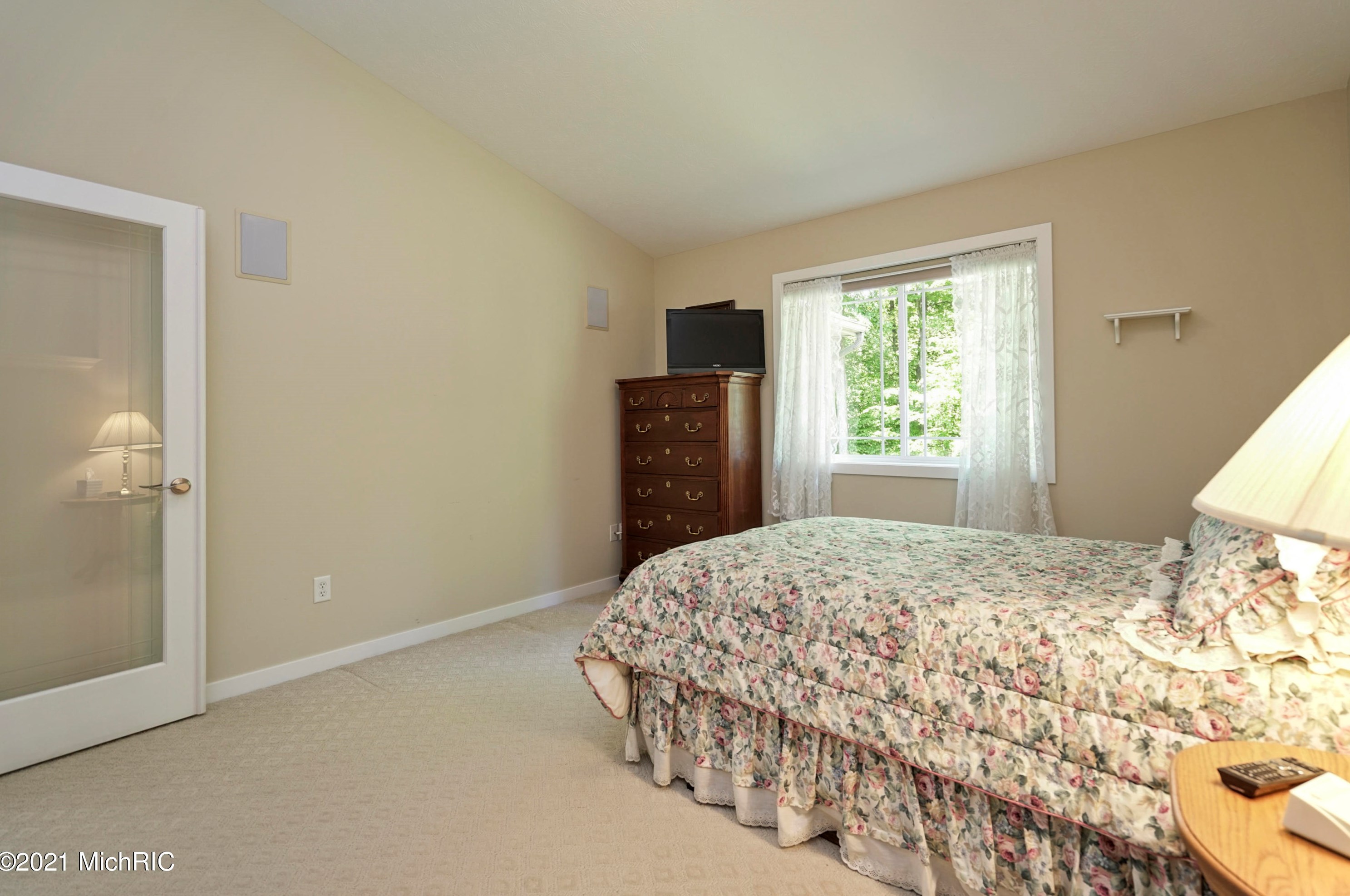 3682 Creekside Dr, Dorr MI 49323-9094 exterior