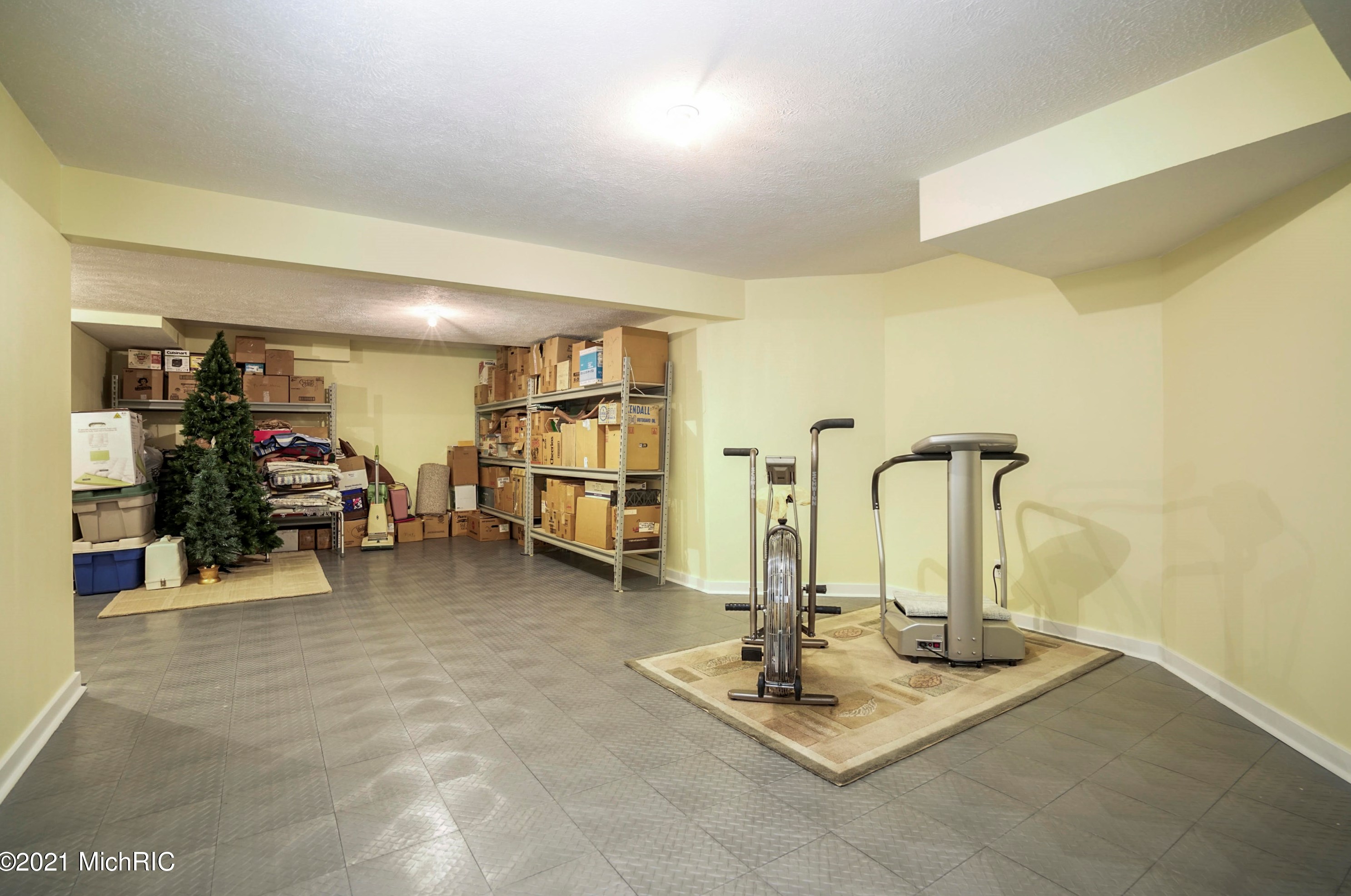 3682 Creekside Dr, Dorr MI 49323-9094 exterior