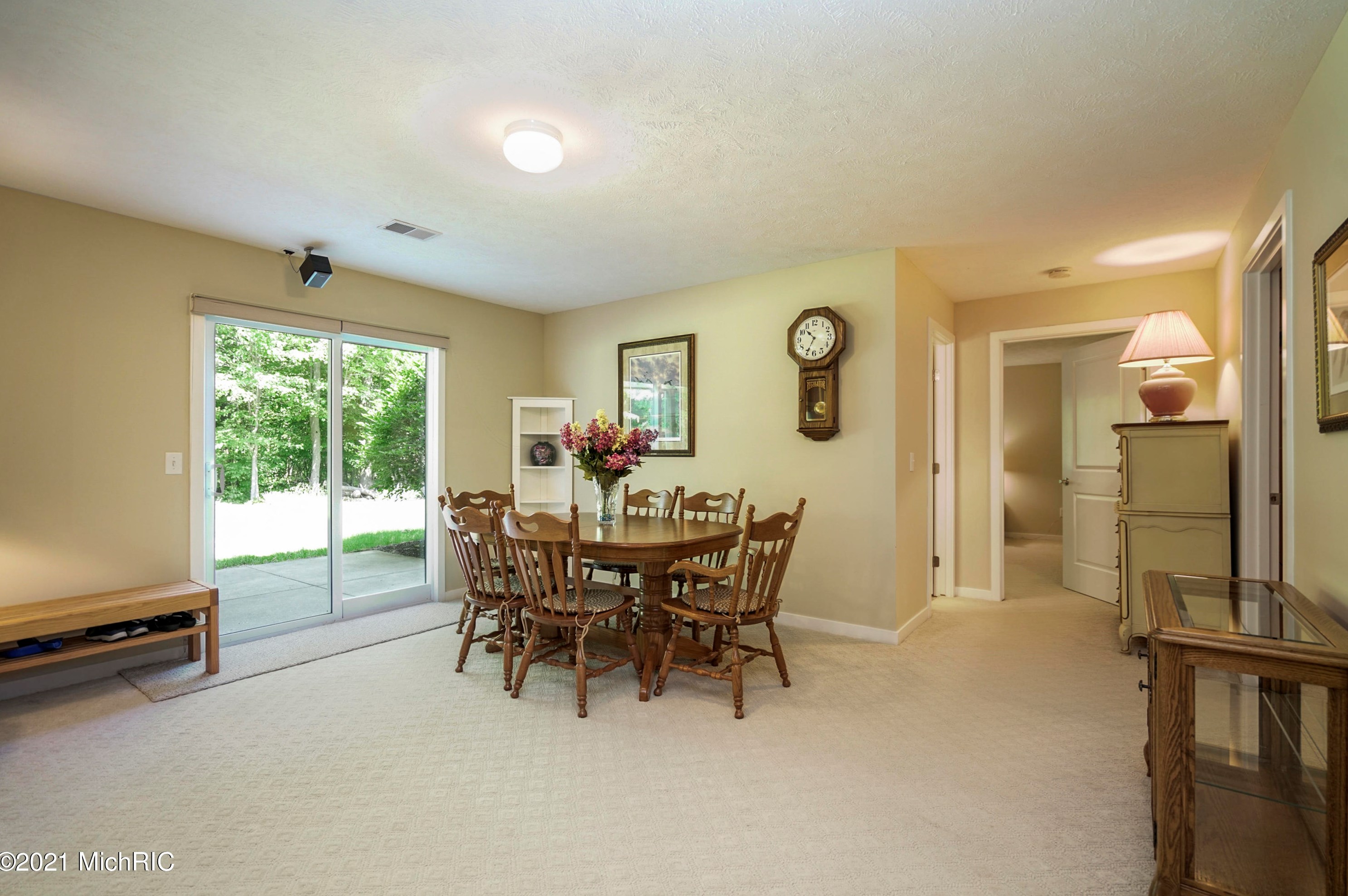 3682 Creekside Dr, Dorr MI 49323-9094 exterior