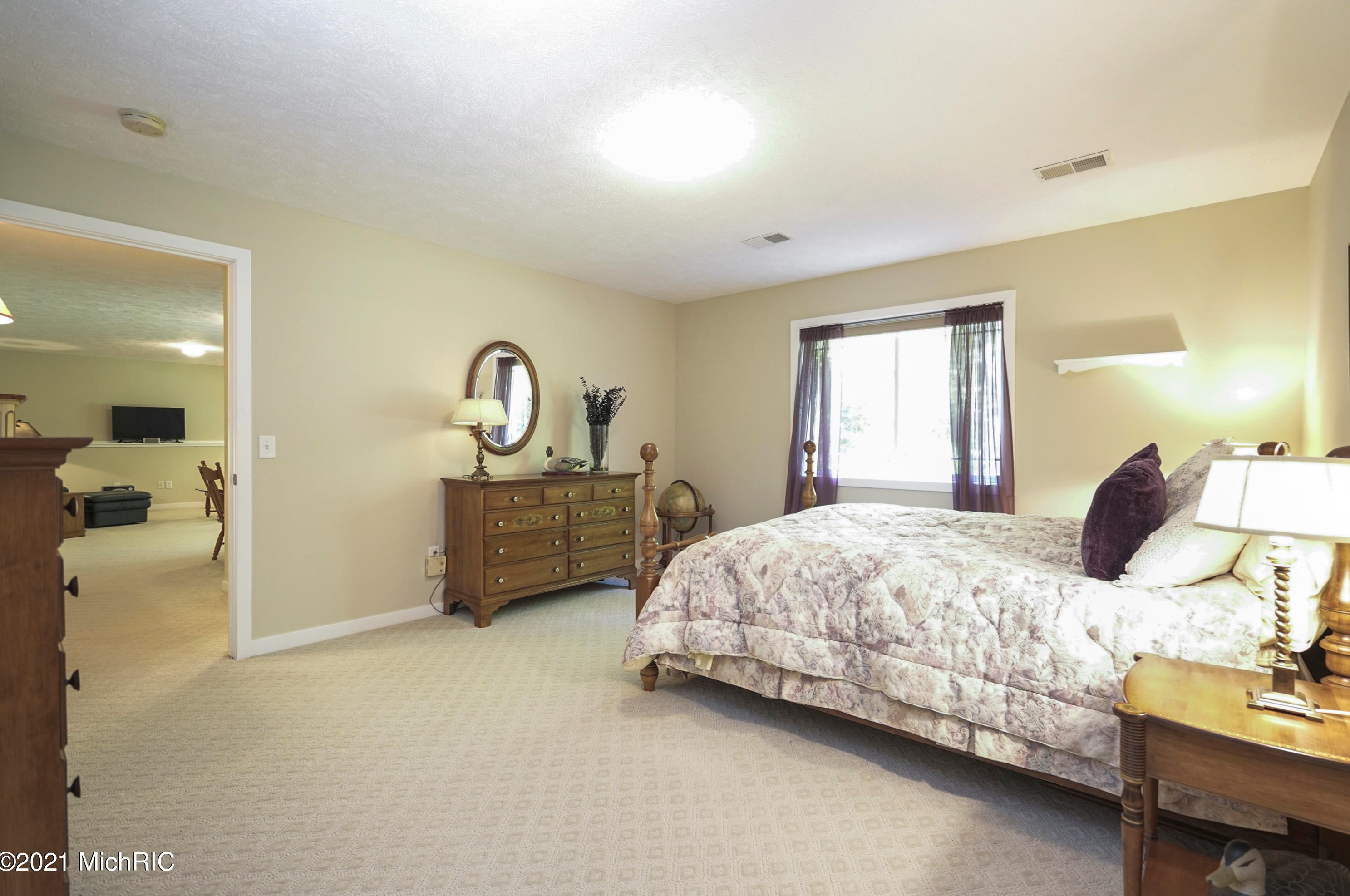 3682 Creekside Dr, Dorr MI 49323-9094 exterior