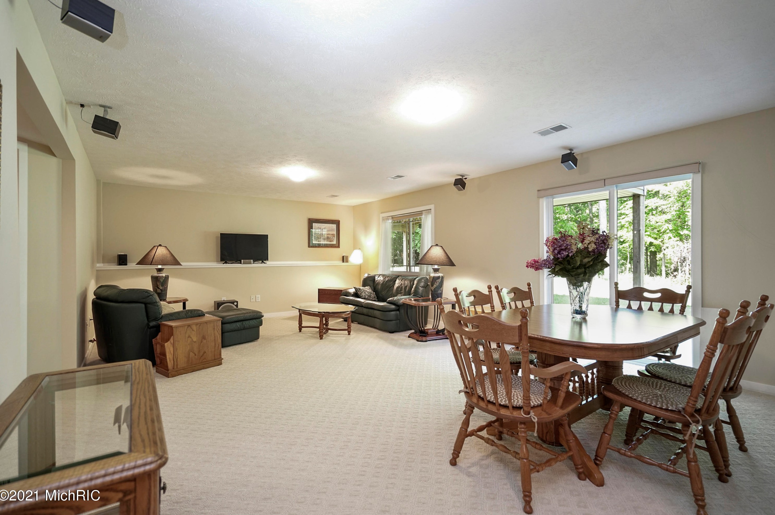 3682 Creekside Dr, Dorr MI 49323-9094 exterior