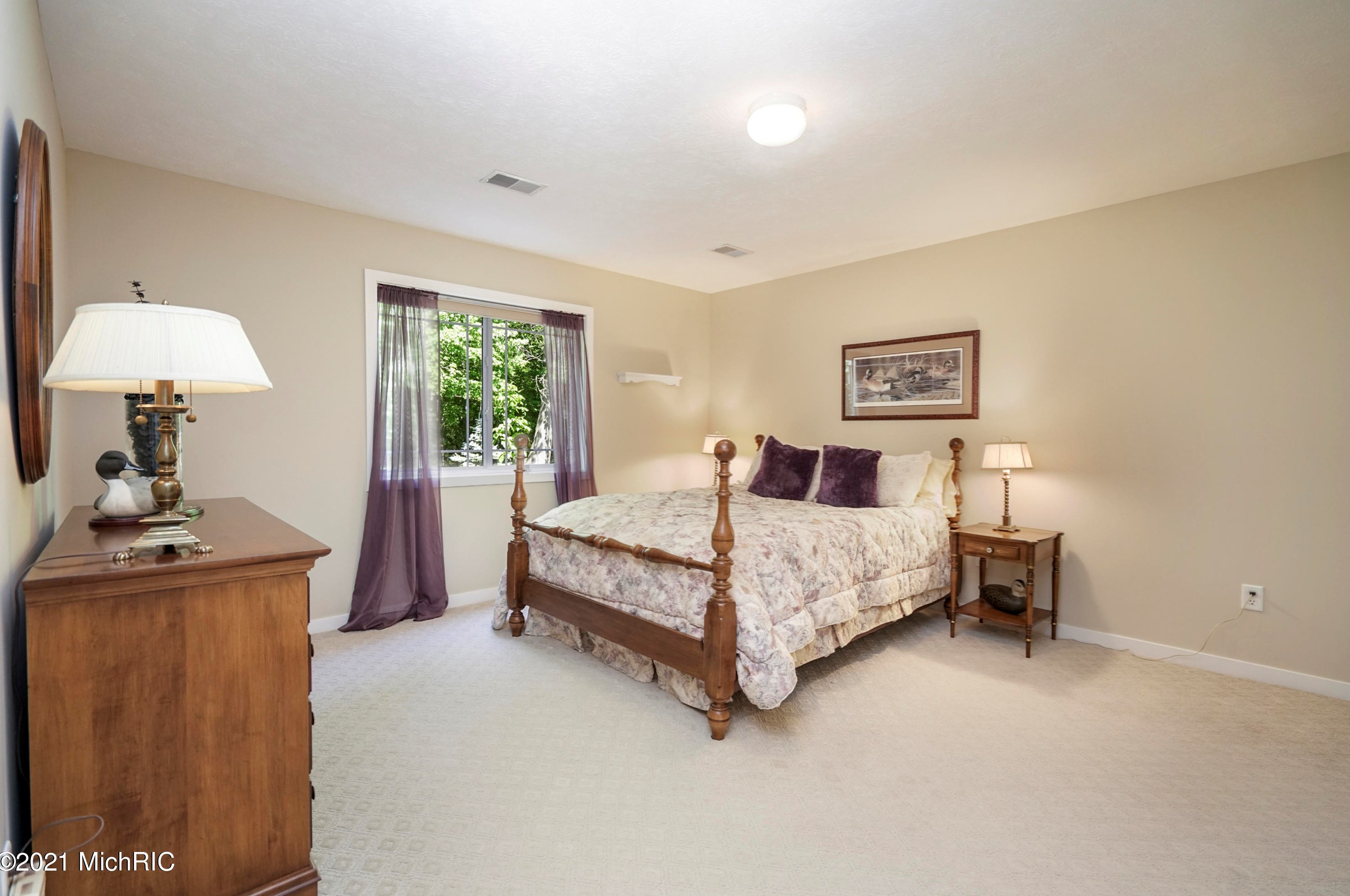 3682 Creekside Dr, Dorr MI 49323-9094 exterior