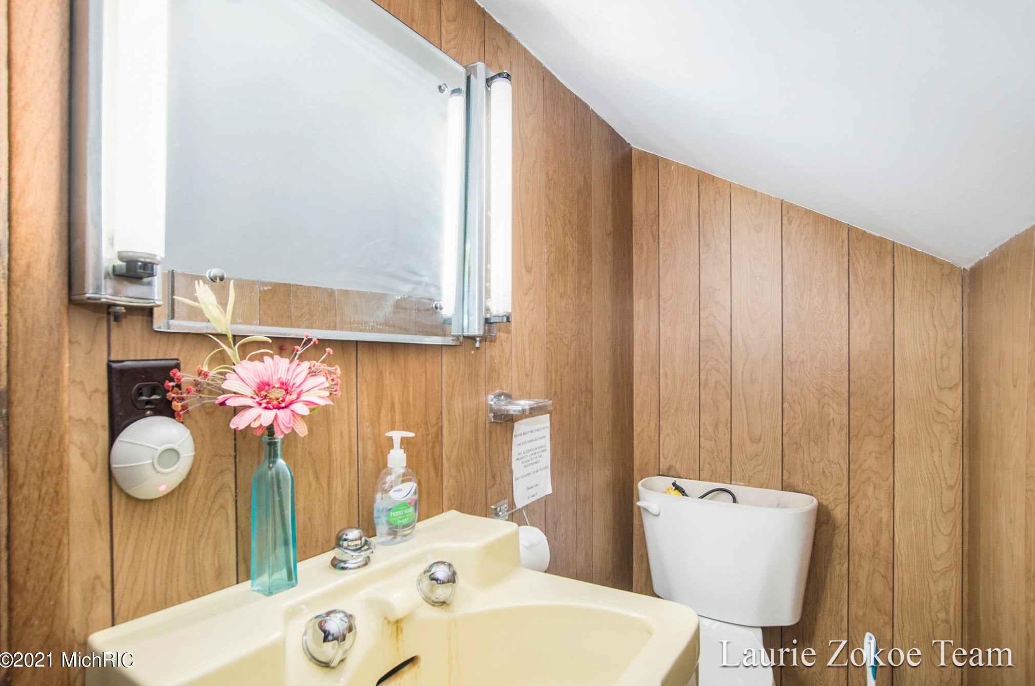 7849 Minising Point Dr, Baldwin MI 49304-8775 exterior