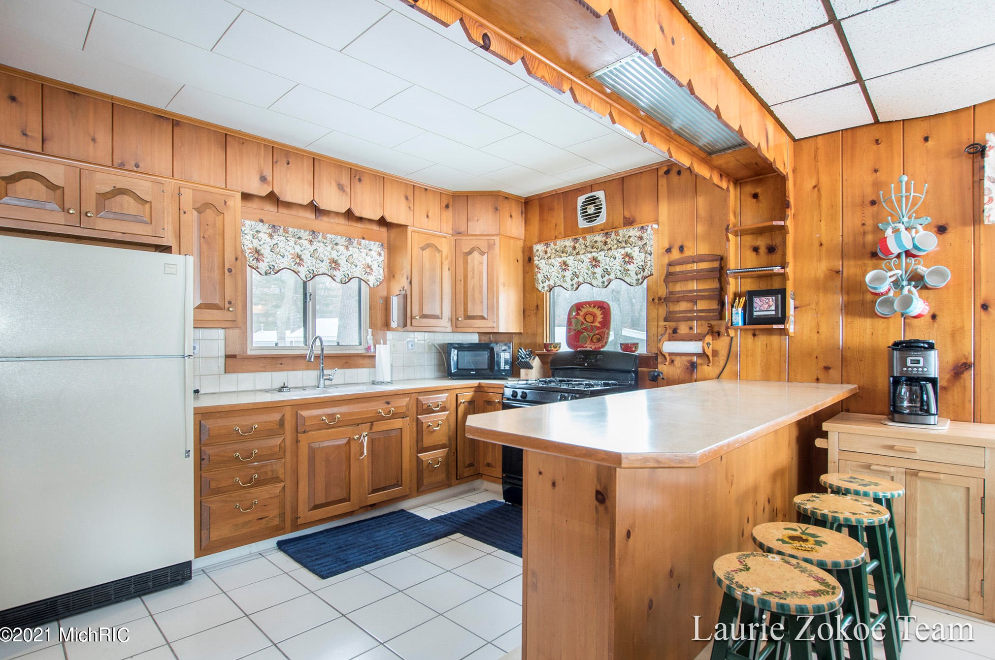 7849 Minising Point Dr, Baldwin MI 49304-8775 exterior