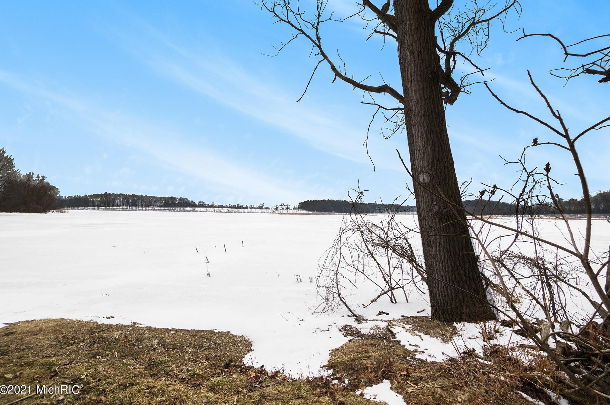 7133 Shoreline Dr, Delton, MI 49046-6403