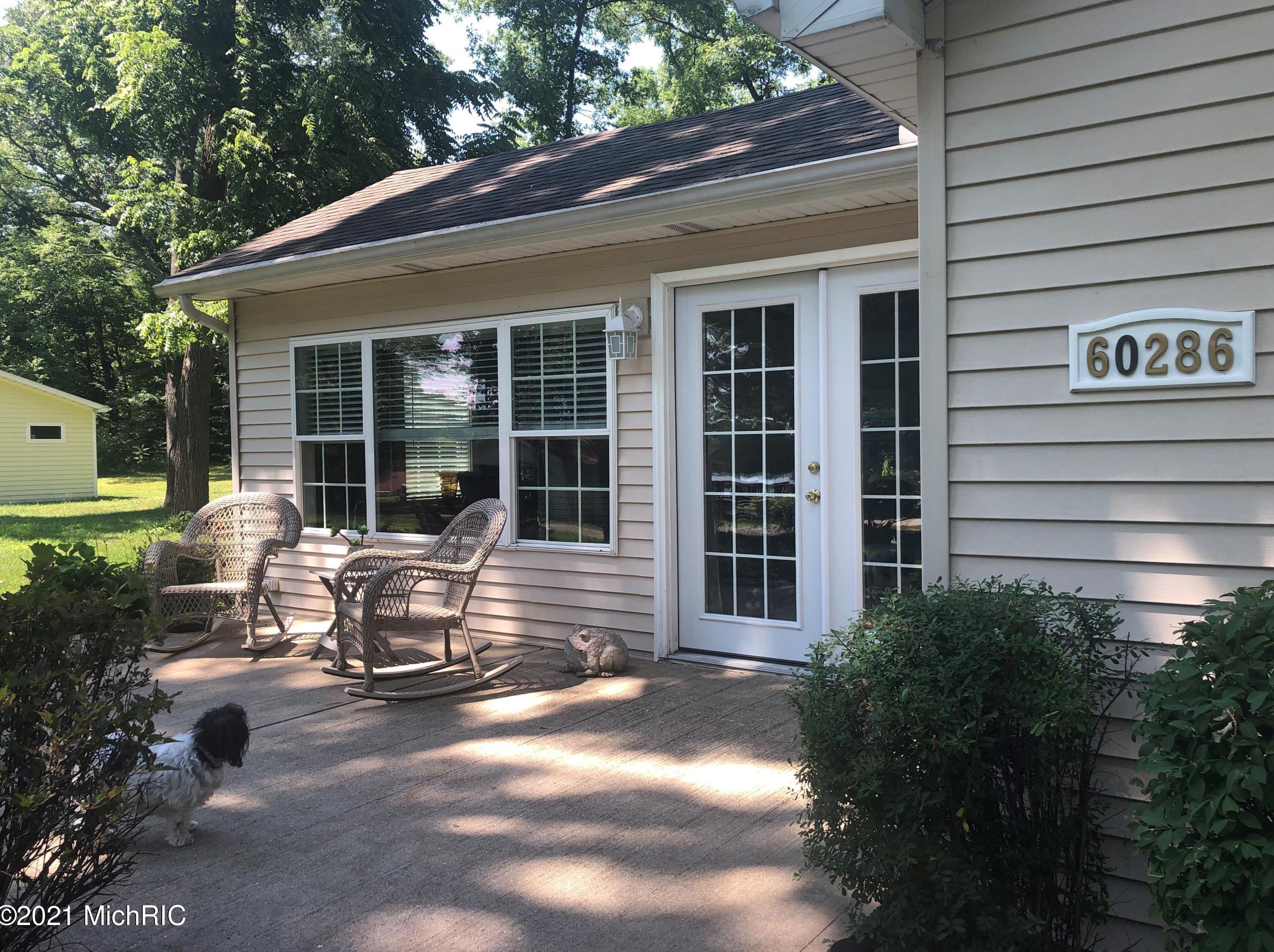 60286 Walnut Dr, Decatur, MI 49045