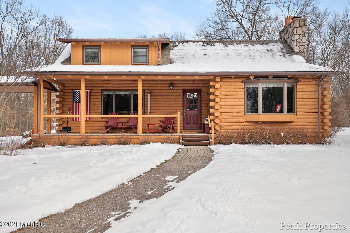 2589 Shumac Ln, Ada, MI 49301-9355