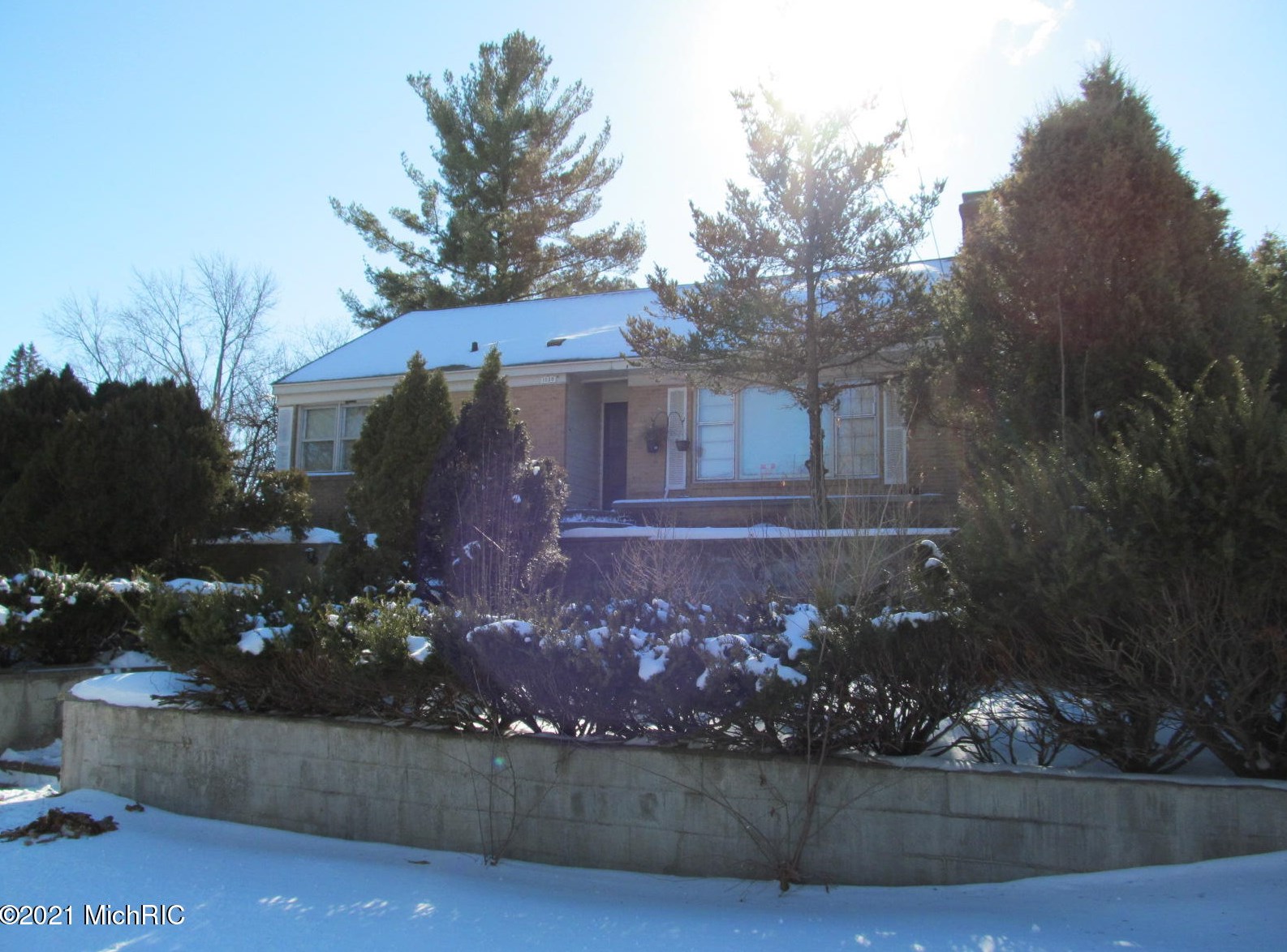 1030 Kendalwood St, Grand Rapids, MI 49505-3232