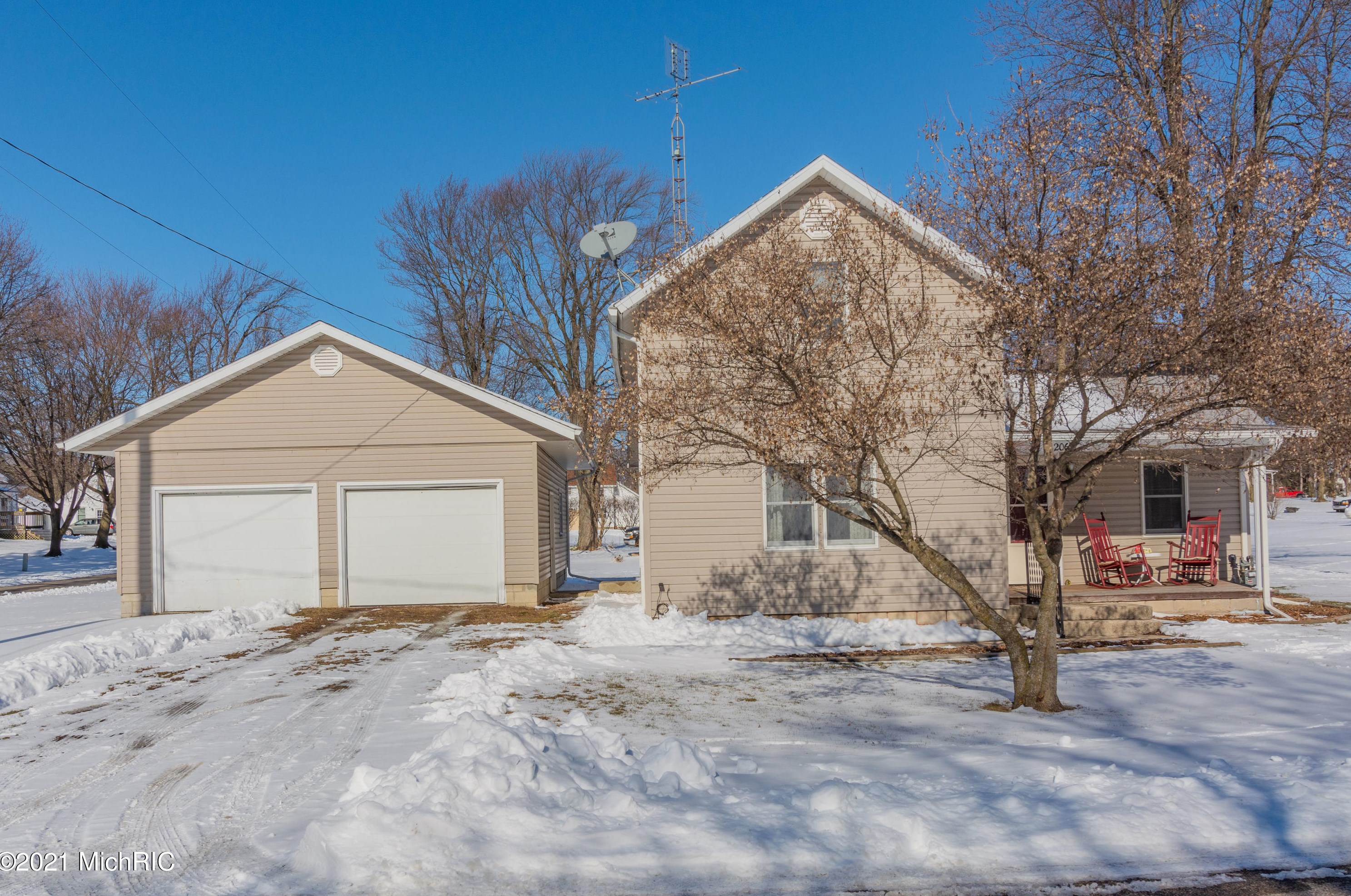 206 W Mill St, Waldron, MI 49288