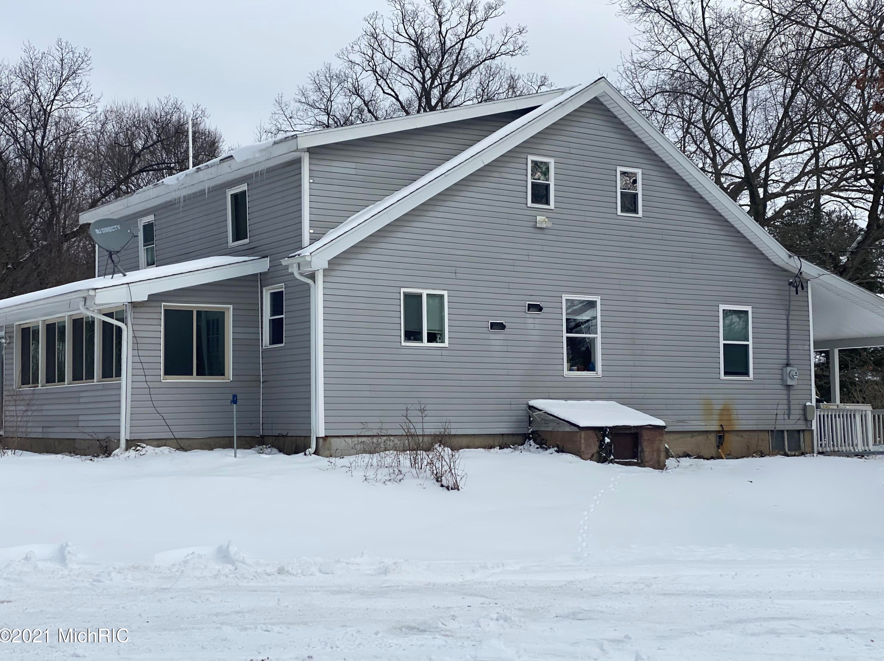 3161 Detroit Rd, Niles MI 49120-9454 exterior