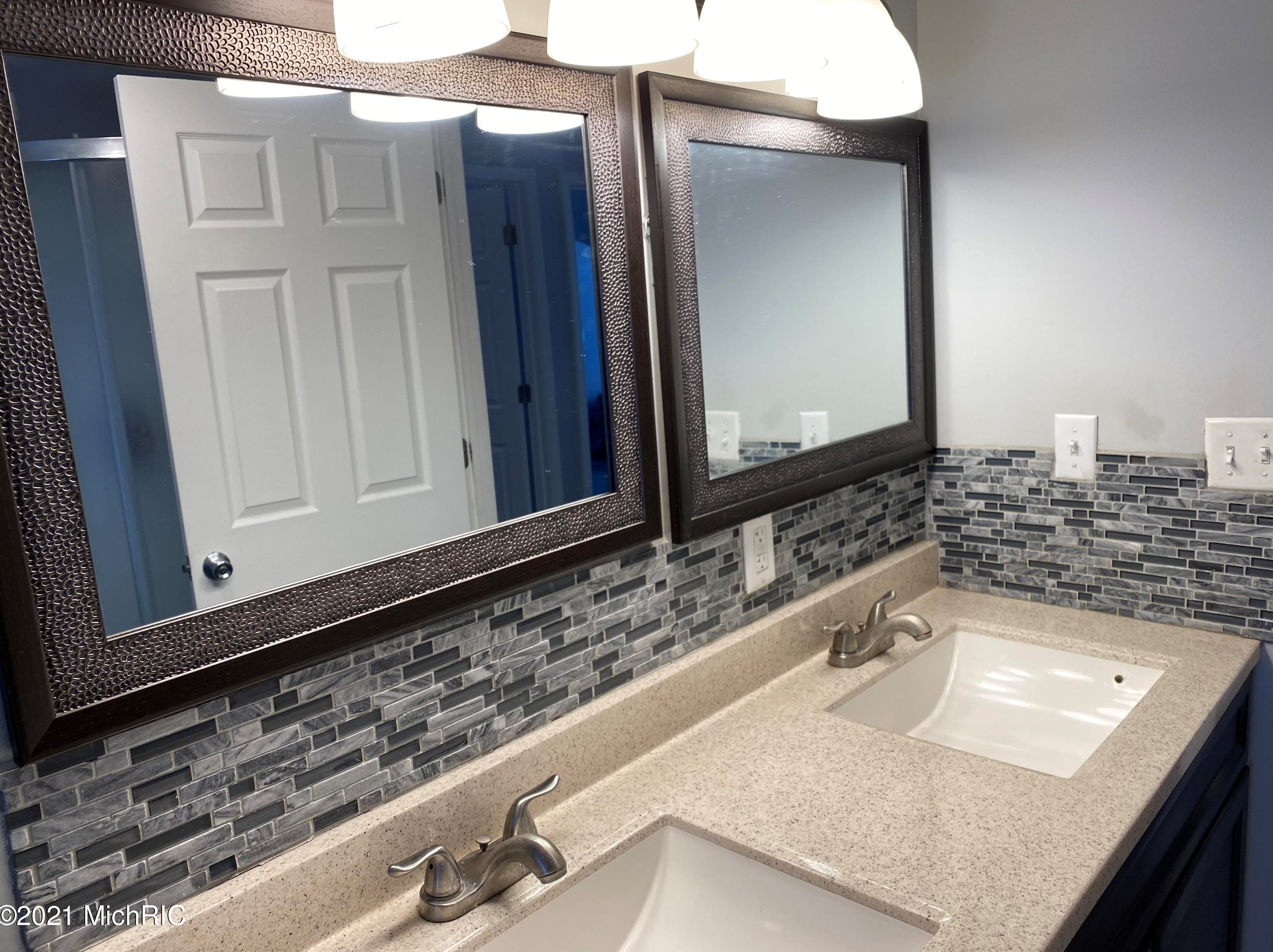 3161 Detroit Rd, Niles MI 49120-9454 exterior