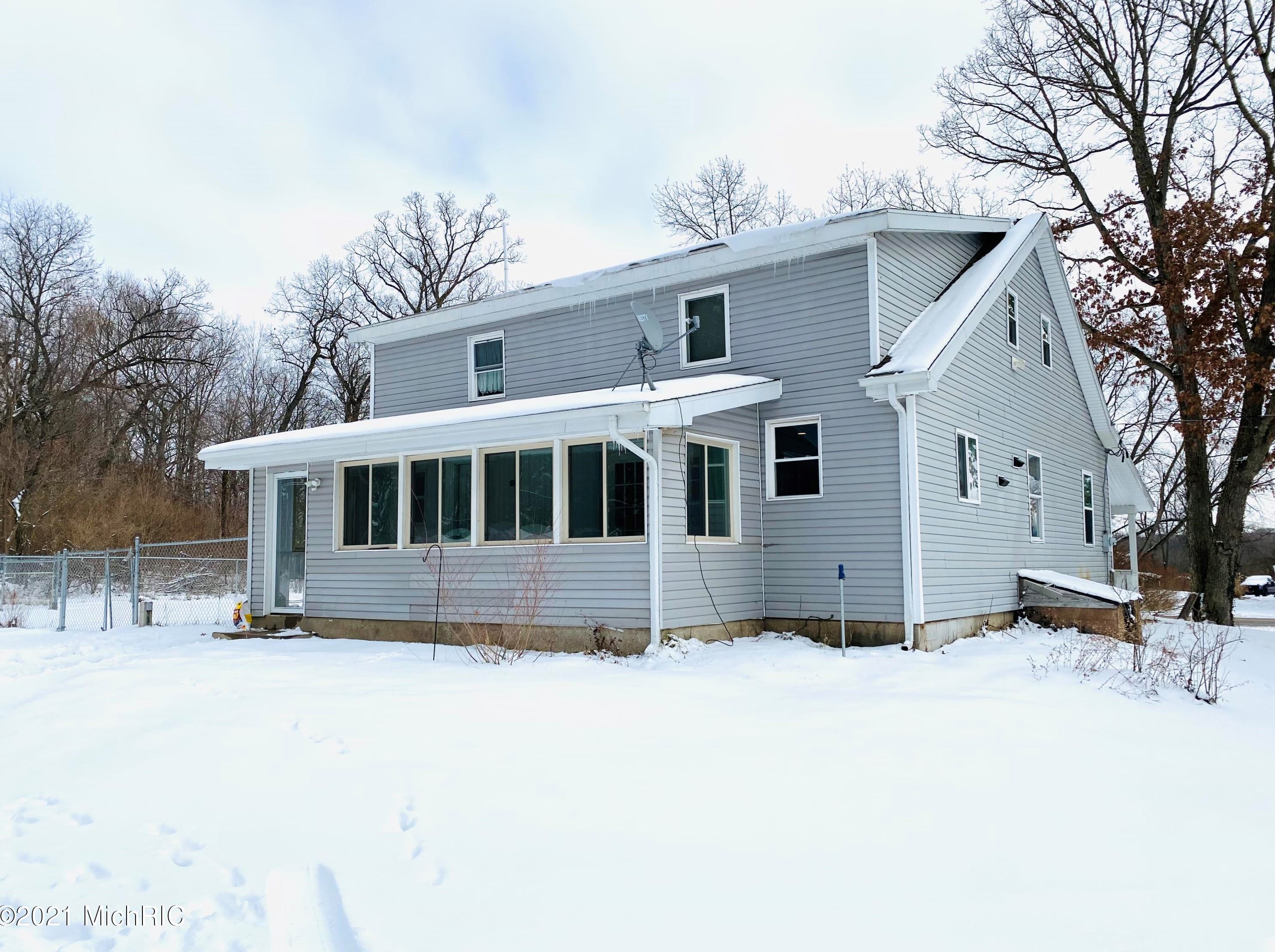 3161 Detroit Rd, Niles MI 49120-9454 exterior