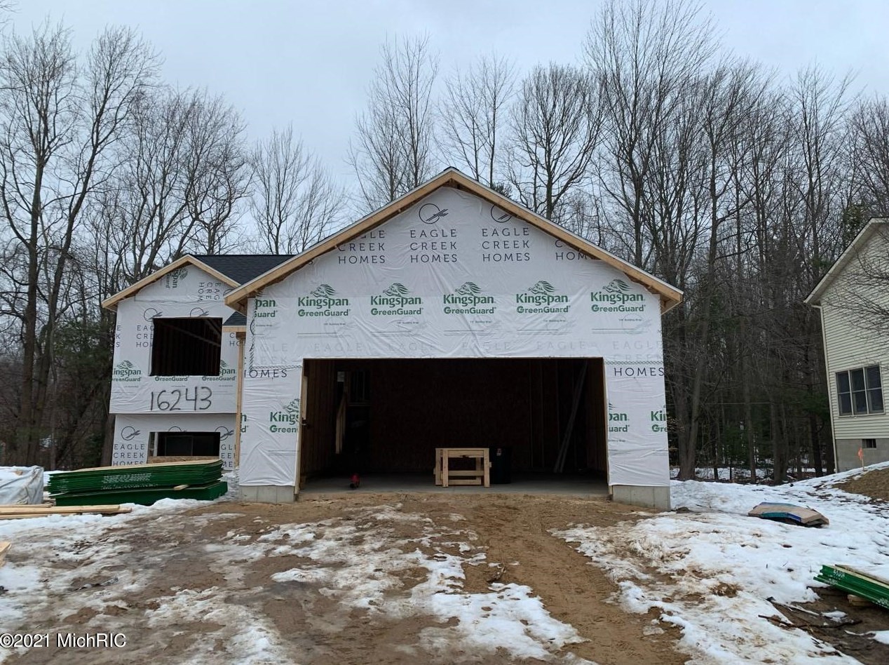 16237 Terrace Rd, Spring Lake, MI 49456-2315