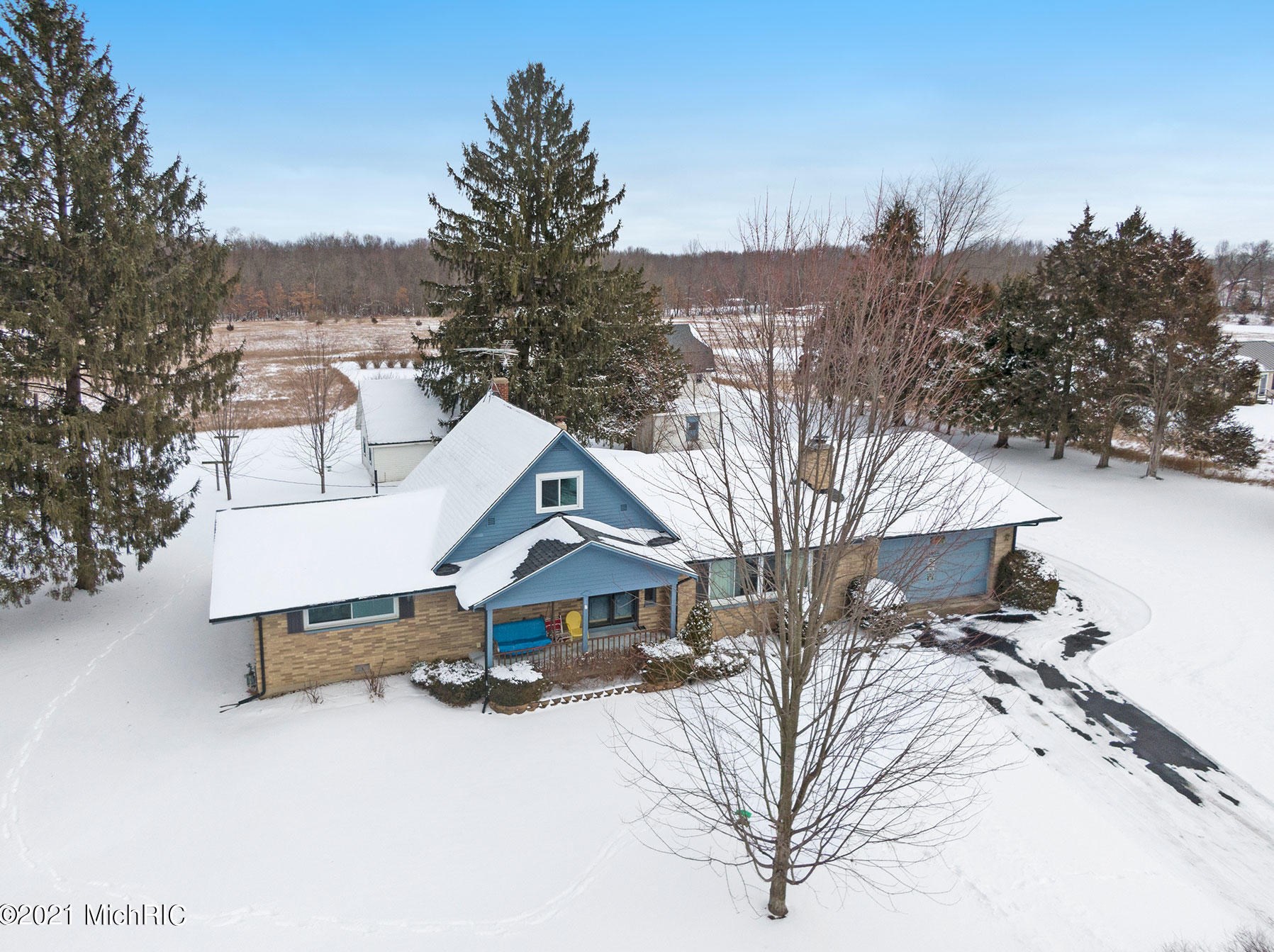 17086 Moorepark Rd, Three Rivers, MI 49093-9628