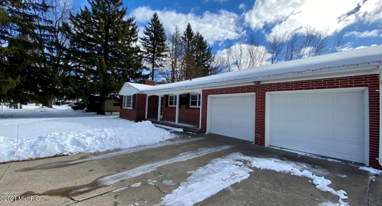 2014 Orchard Dr, Stevensville MI  49127-9569 exterior