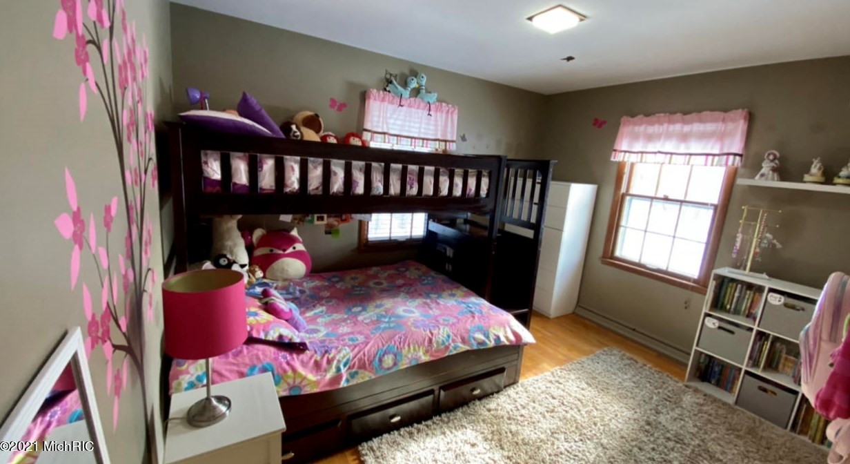 2014 Orchard Dr, Stevensville MI  49127-9569 exterior