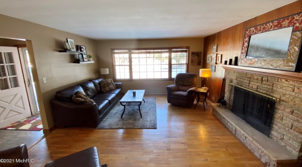 2014 Orchard Dr, Stevensville MI  49127-9569 exterior