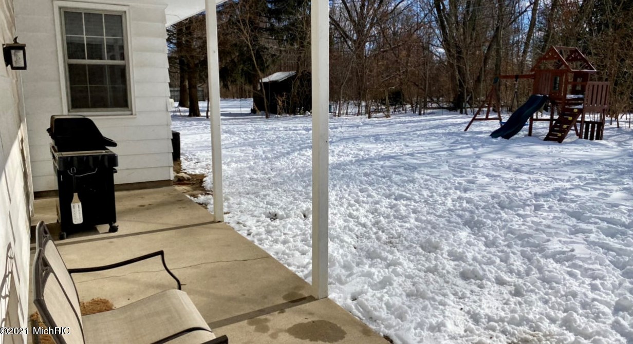 2014 Orchard Dr, Stevensville MI  49127-9569 exterior