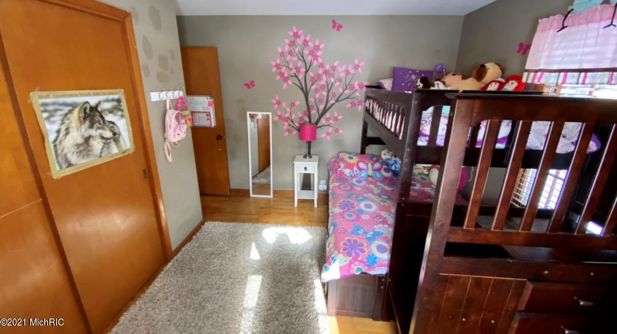 2014 Orchard Dr, Stevensville MI  49127-9569 exterior