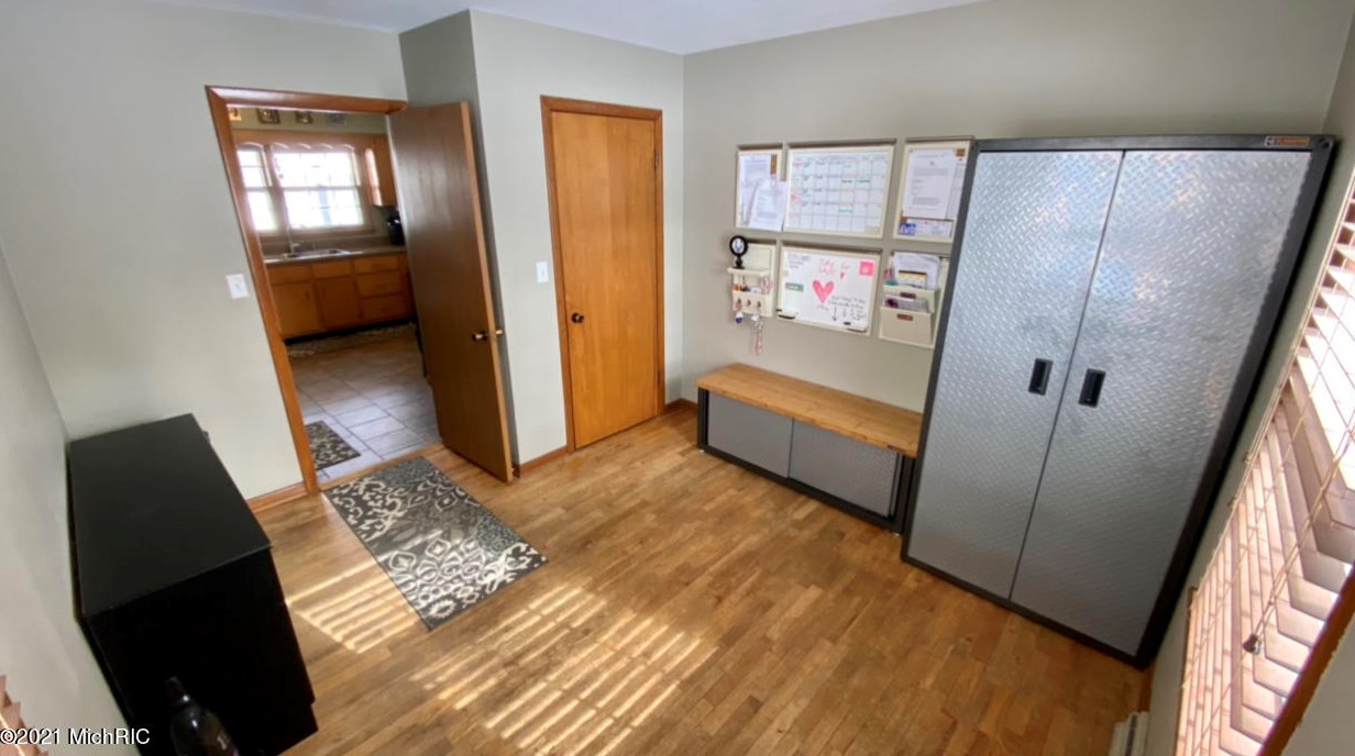 2014 Orchard Dr, Stevensville MI  49127-9569 exterior