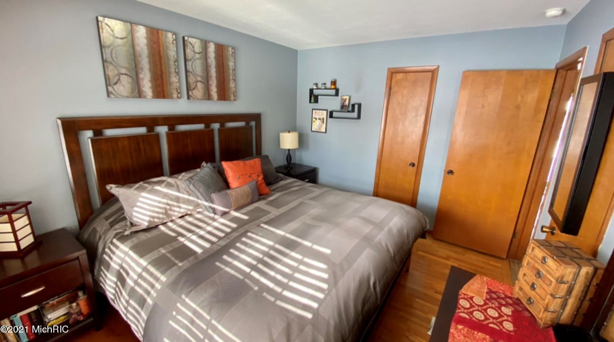 2014 Orchard Dr, Stevensville MI  49127-9569 exterior