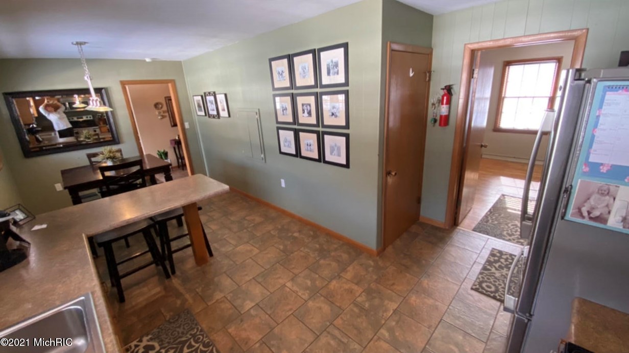 2014 Orchard Dr, Stevensville MI  49127-9569 exterior