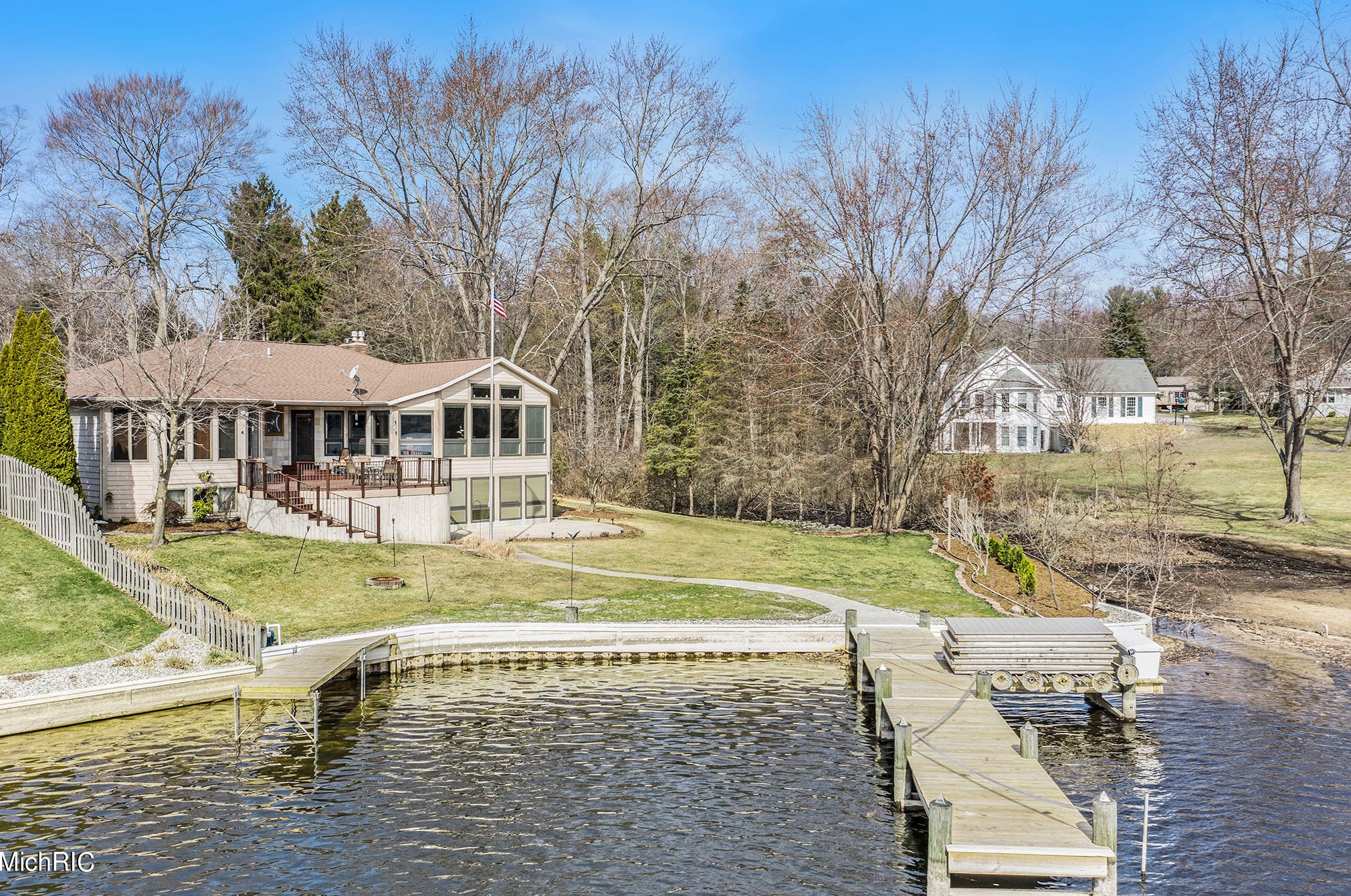 3036 Rennells Rd, Spring Lake, MI 49456-9607