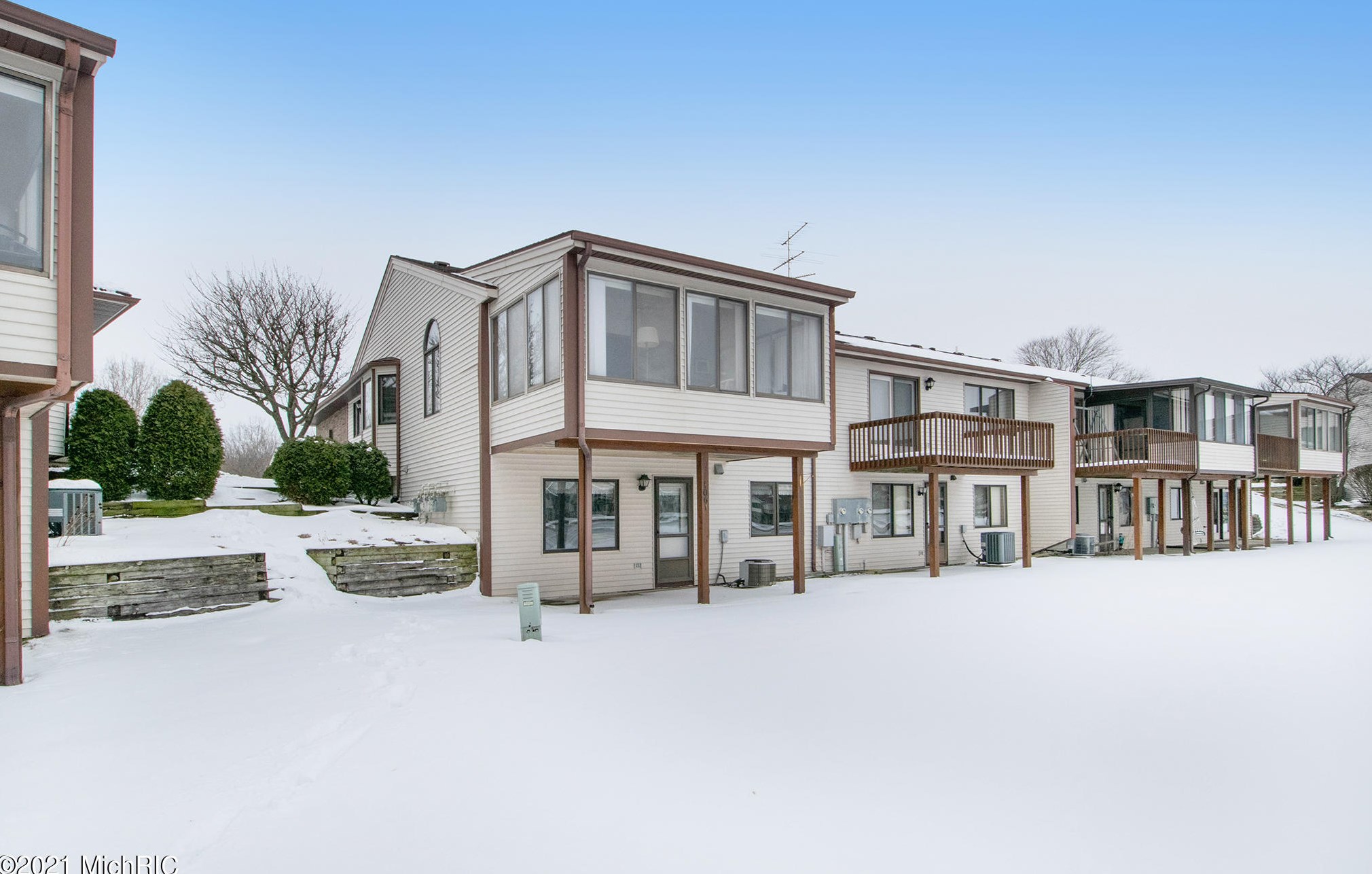 1061 Amberwood Dr, Byron Township, MI