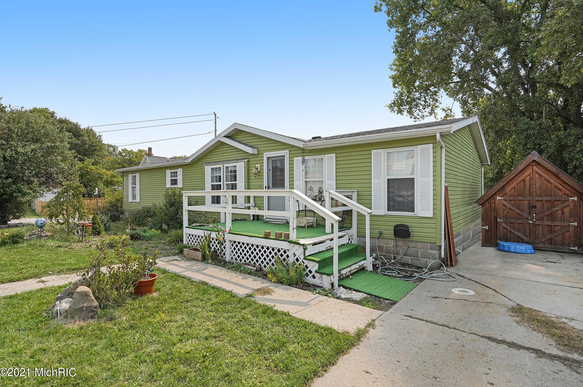 161 Railroad St, Ionia, MI 48846-1775