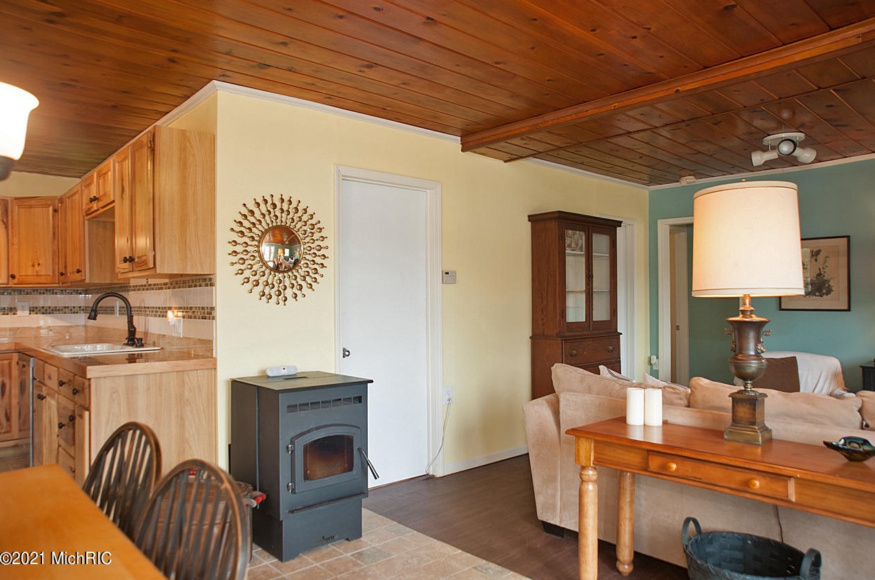 3993 Shore Dr, Delton, MI 49046-8648