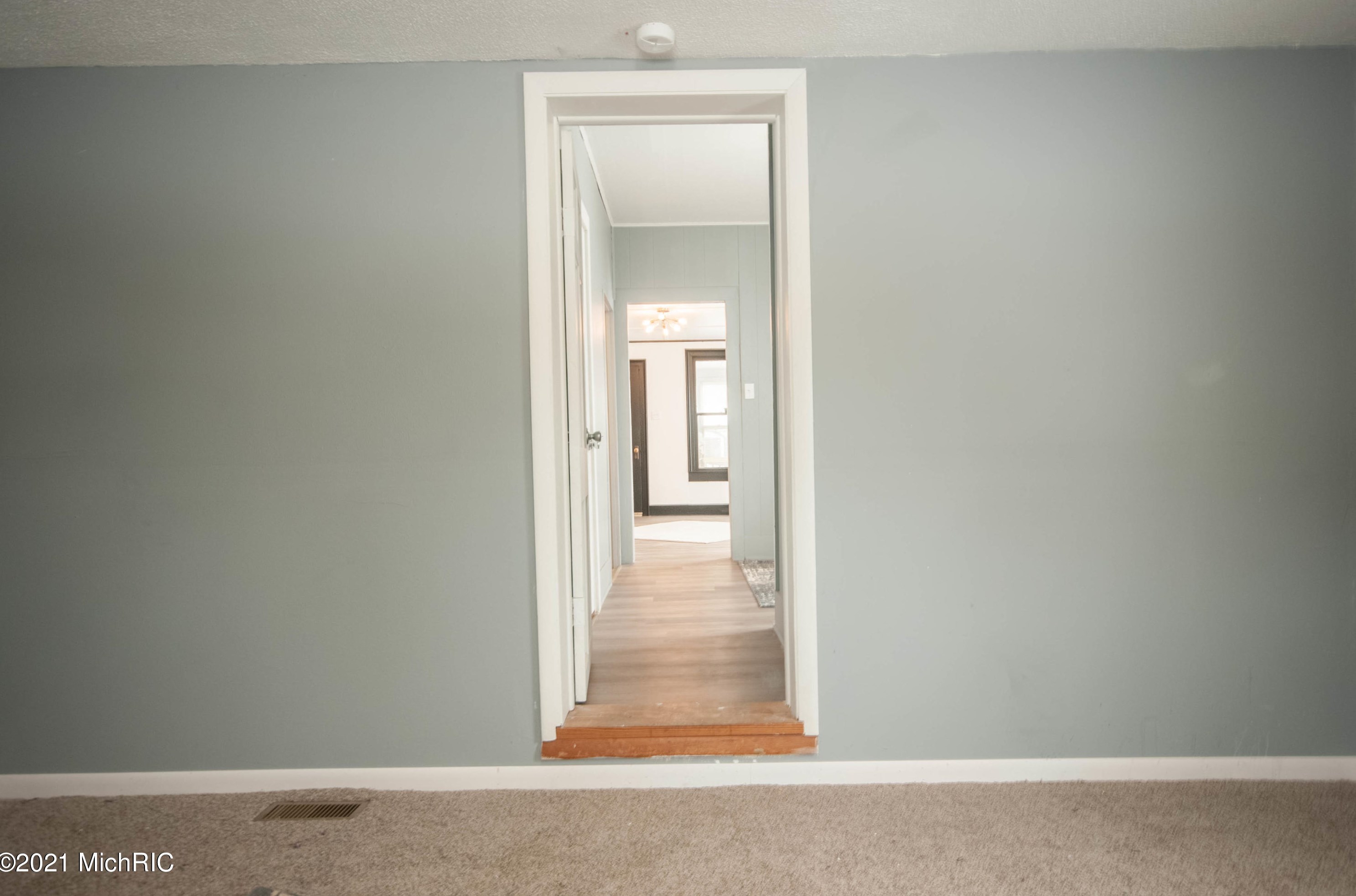 1017 Regent St, Niles MI 49120-2645 exterior