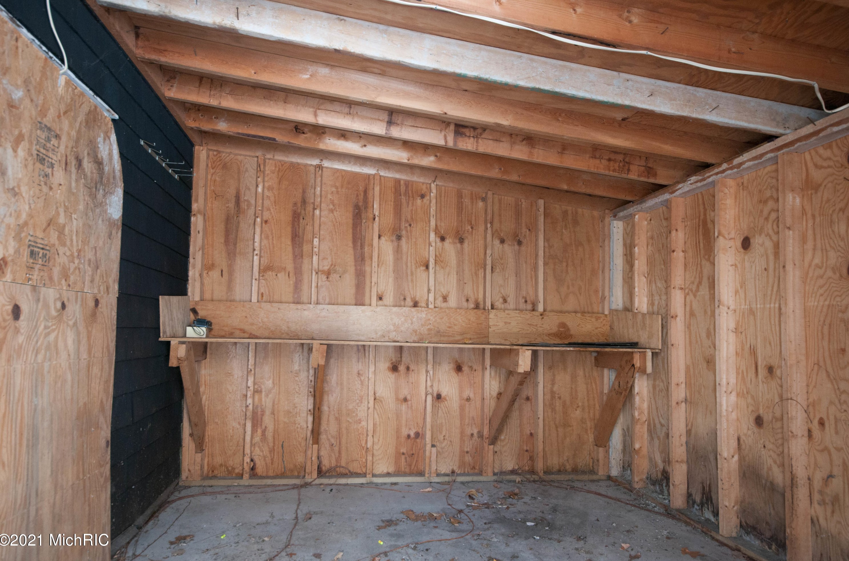 1017 Regent St, Niles MI 49120-2645 exterior