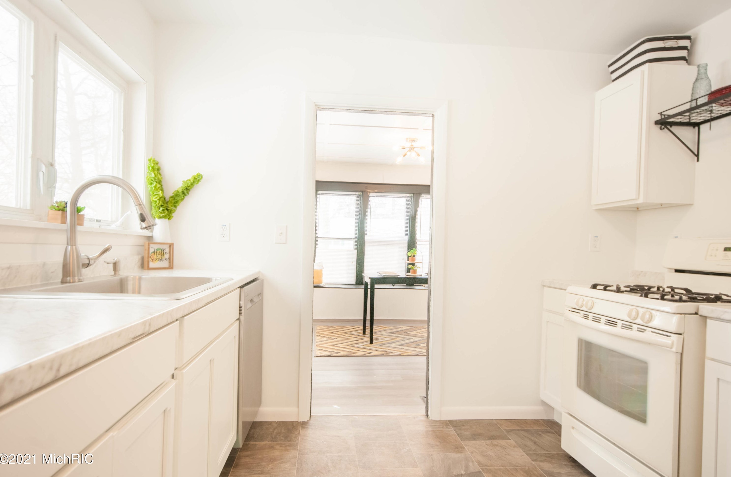 1017 Regent St, Niles MI 49120-2645 exterior