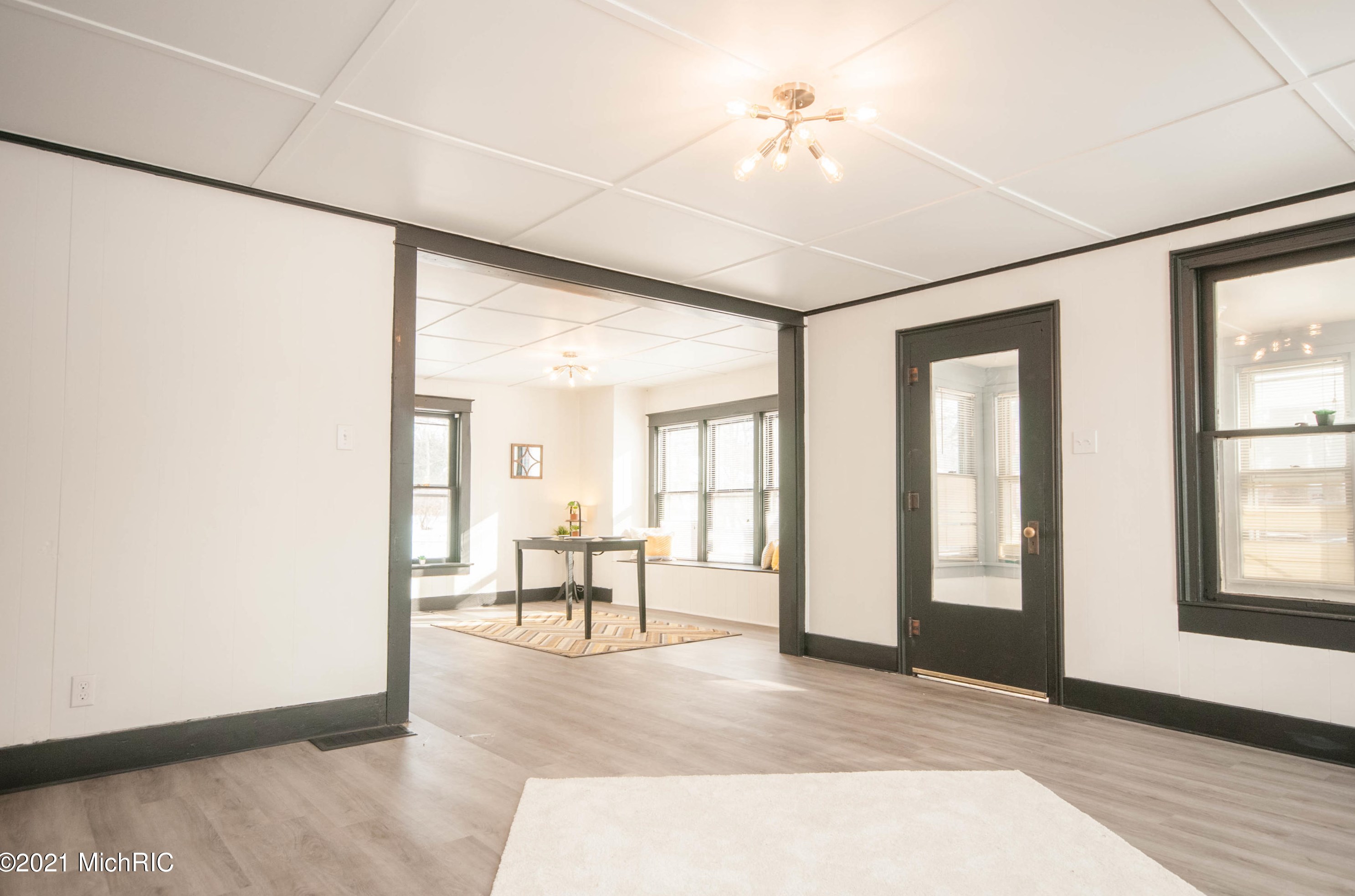 1017 Regent St, Niles MI 49120-2645 exterior