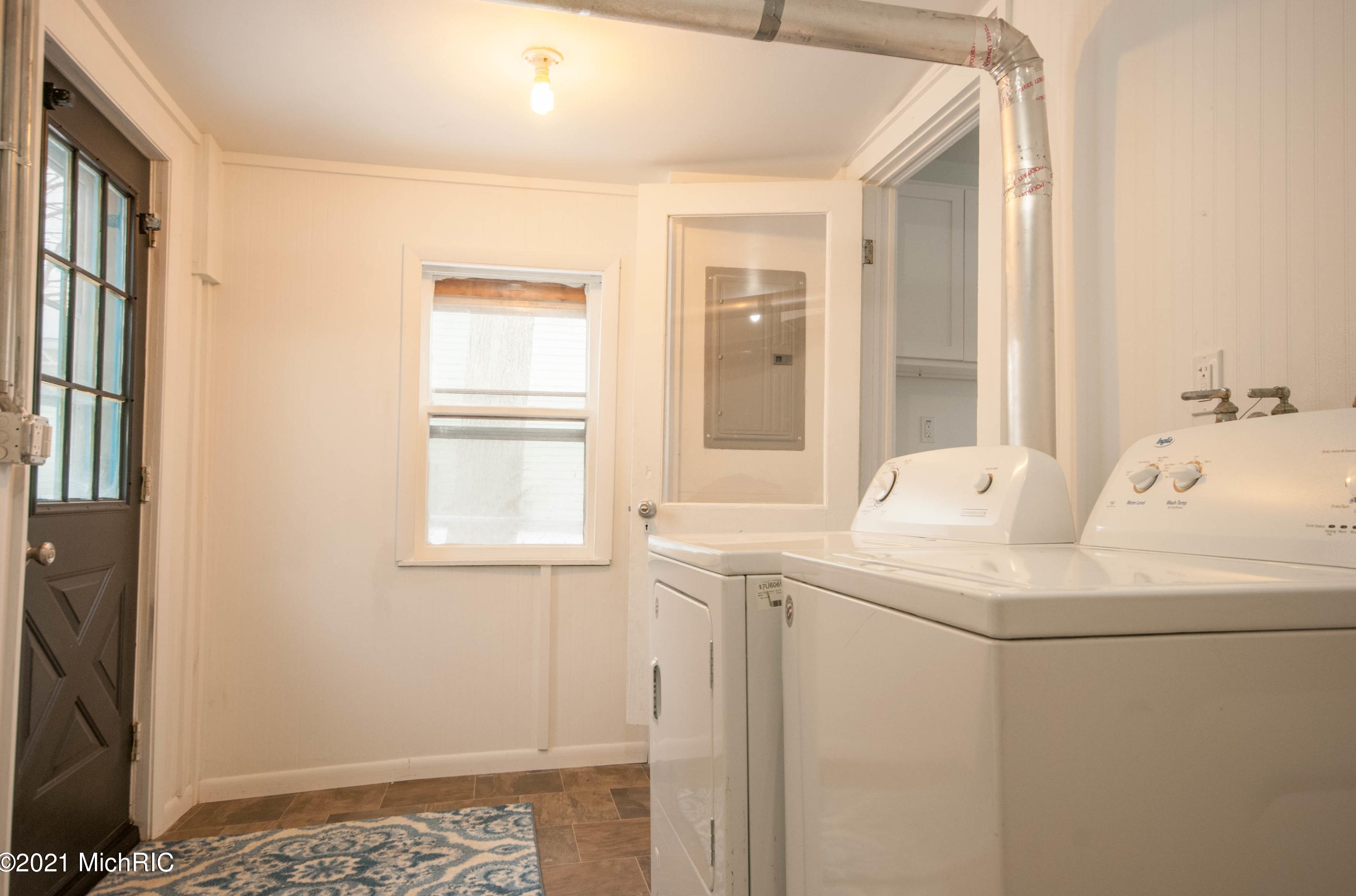 1017 Regent St, Niles MI 49120-2645 exterior