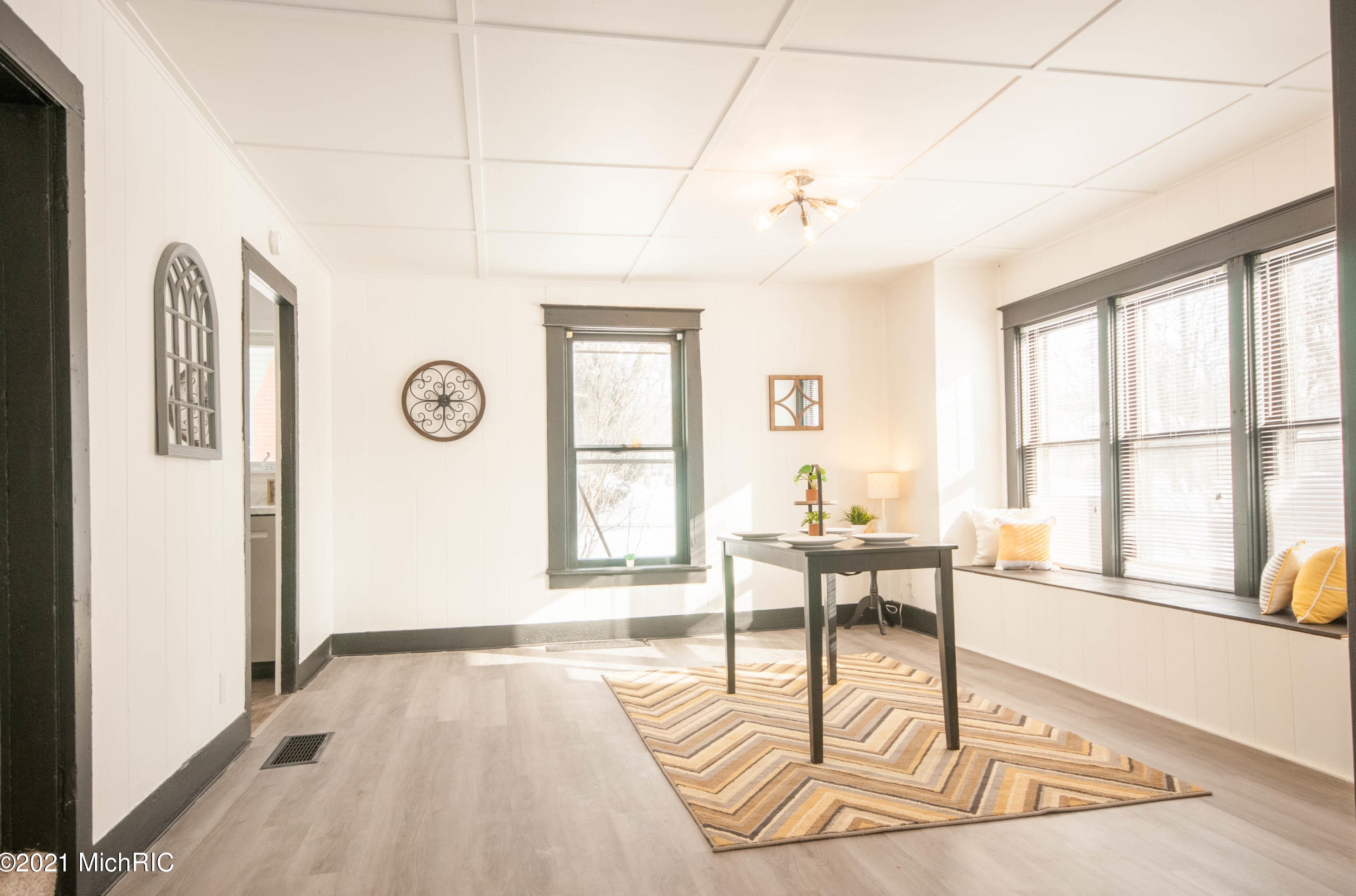 1017 Regent St, Niles MI 49120-2645 exterior