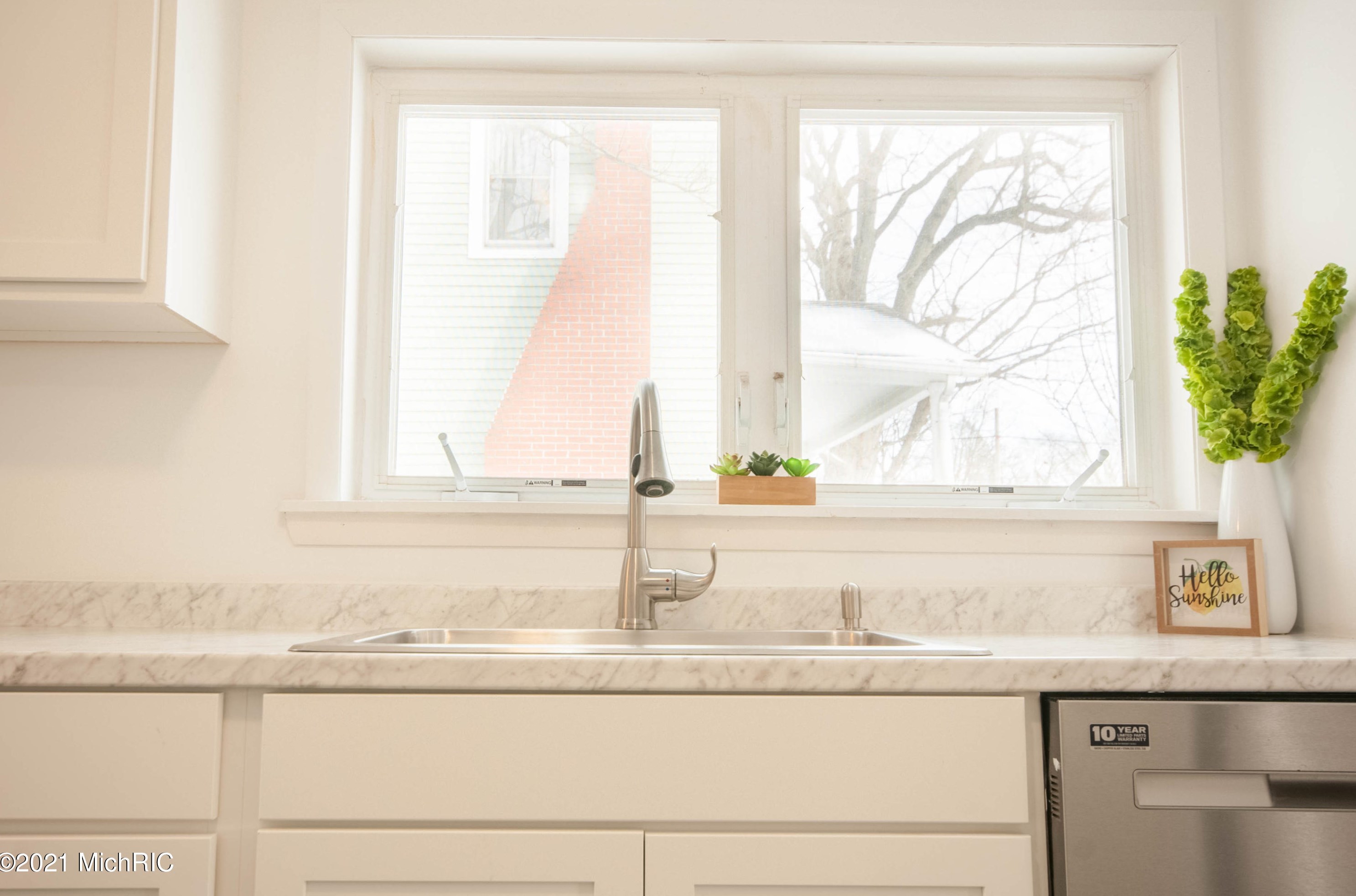 1017 Regent St, Niles MI 49120-2645 exterior