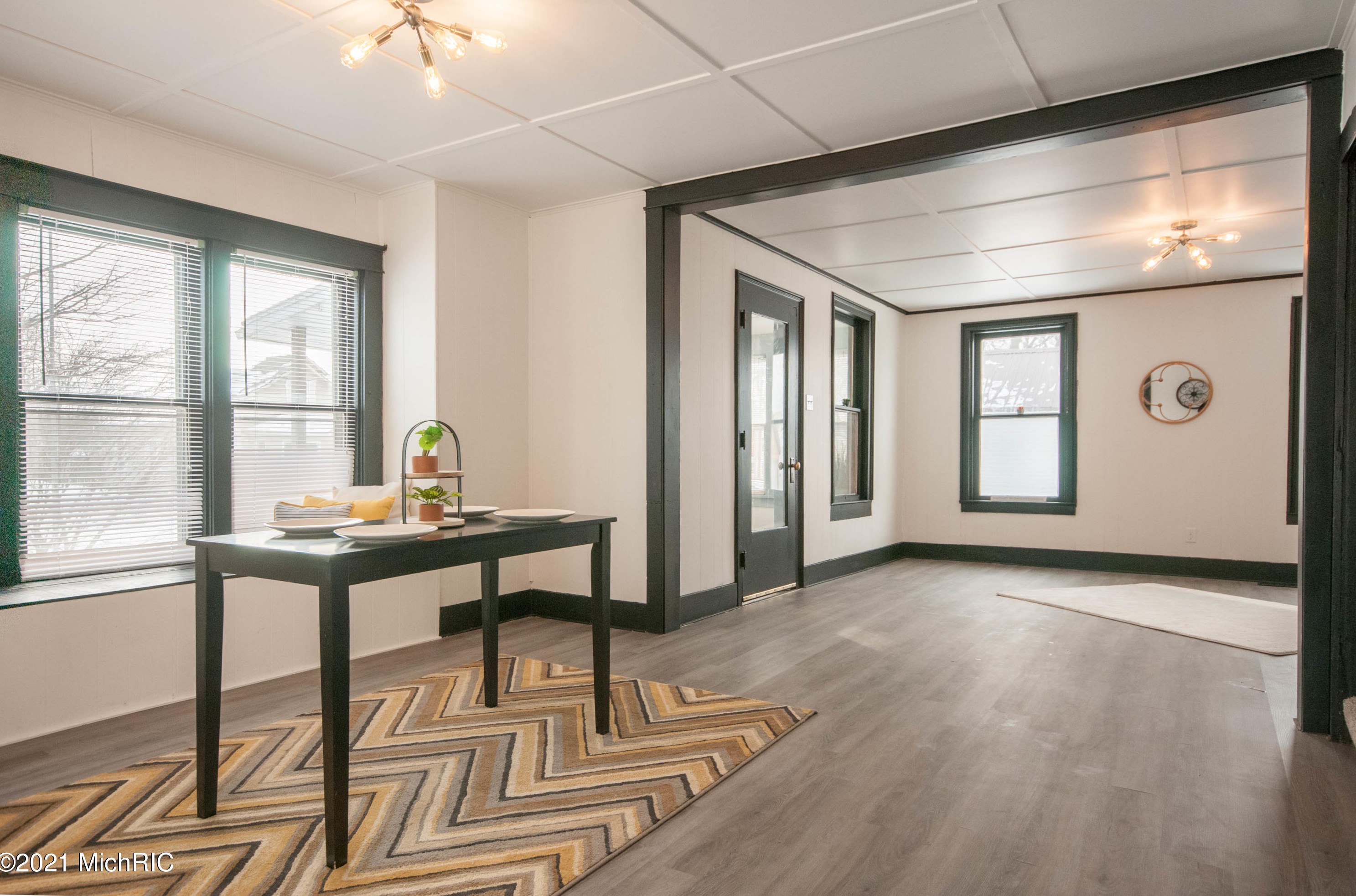 1017 Regent St, Niles MI 49120-2645 exterior